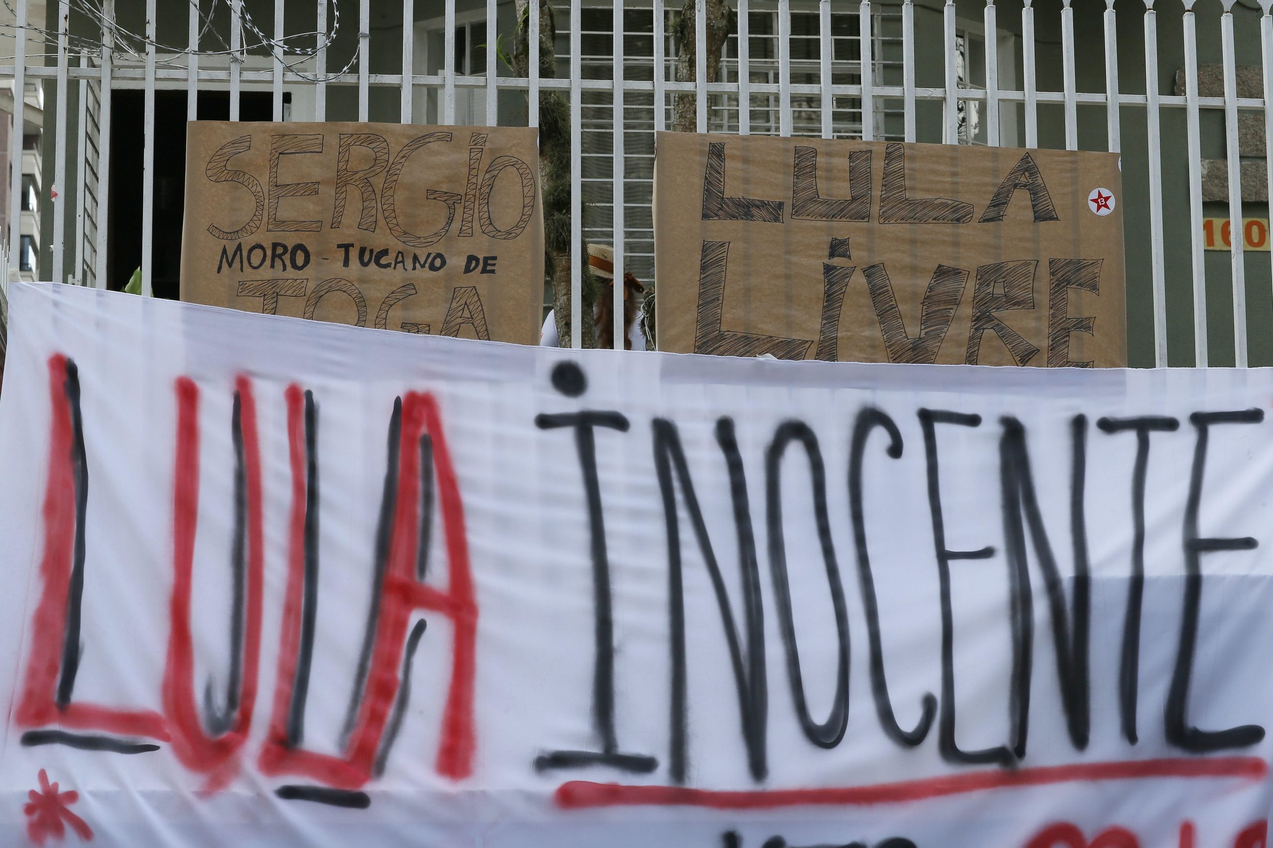 Brasil: PT diz que Lula vai ficar no sindicato à espera de ser detido