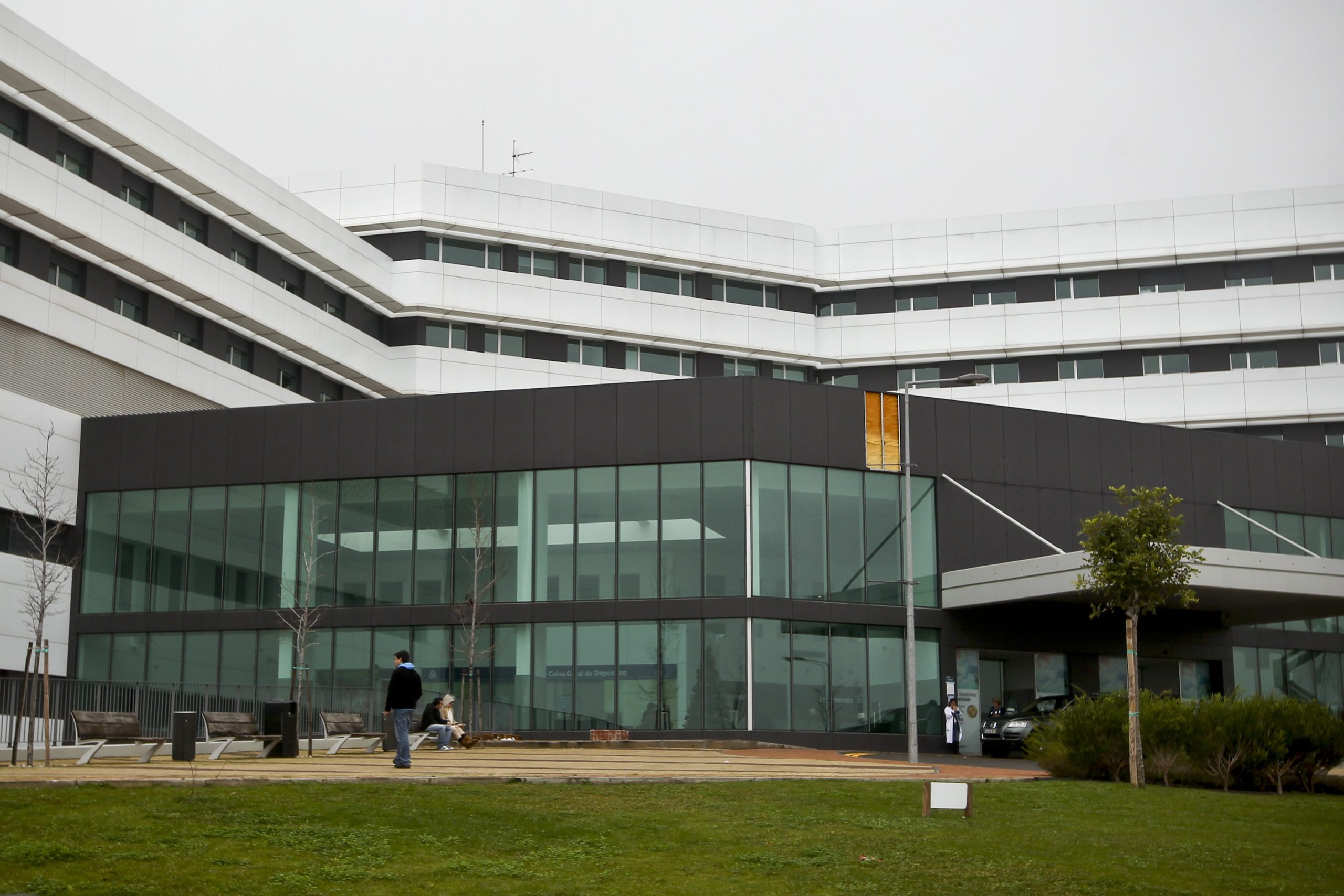 Trabalhadores do Hospital de Cascais em greve sexta-feira por carreiras e mais recursos humanos