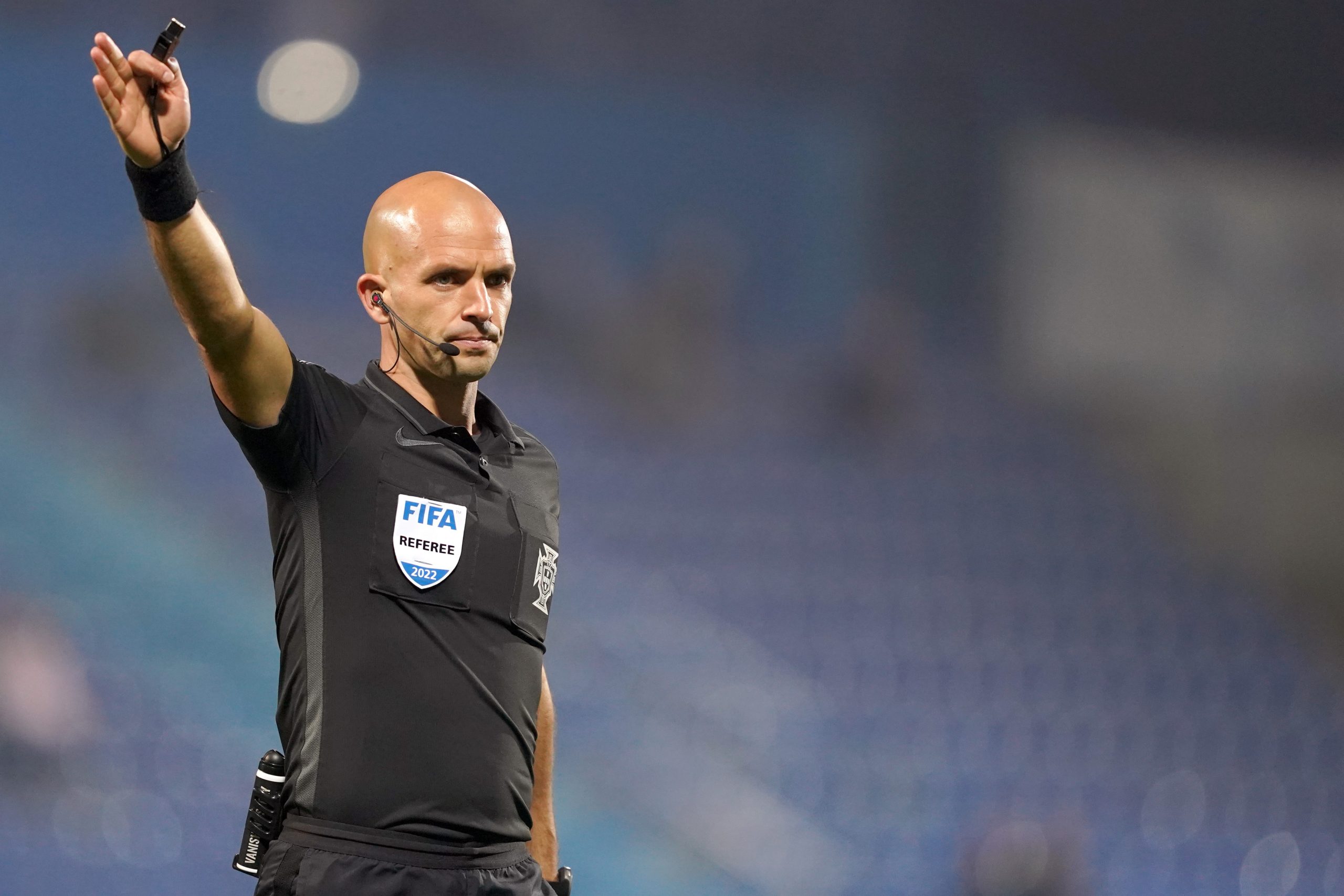 Árbitros Luís Godinho e Tiago Martins nomeados para VAR no Europeu feminino