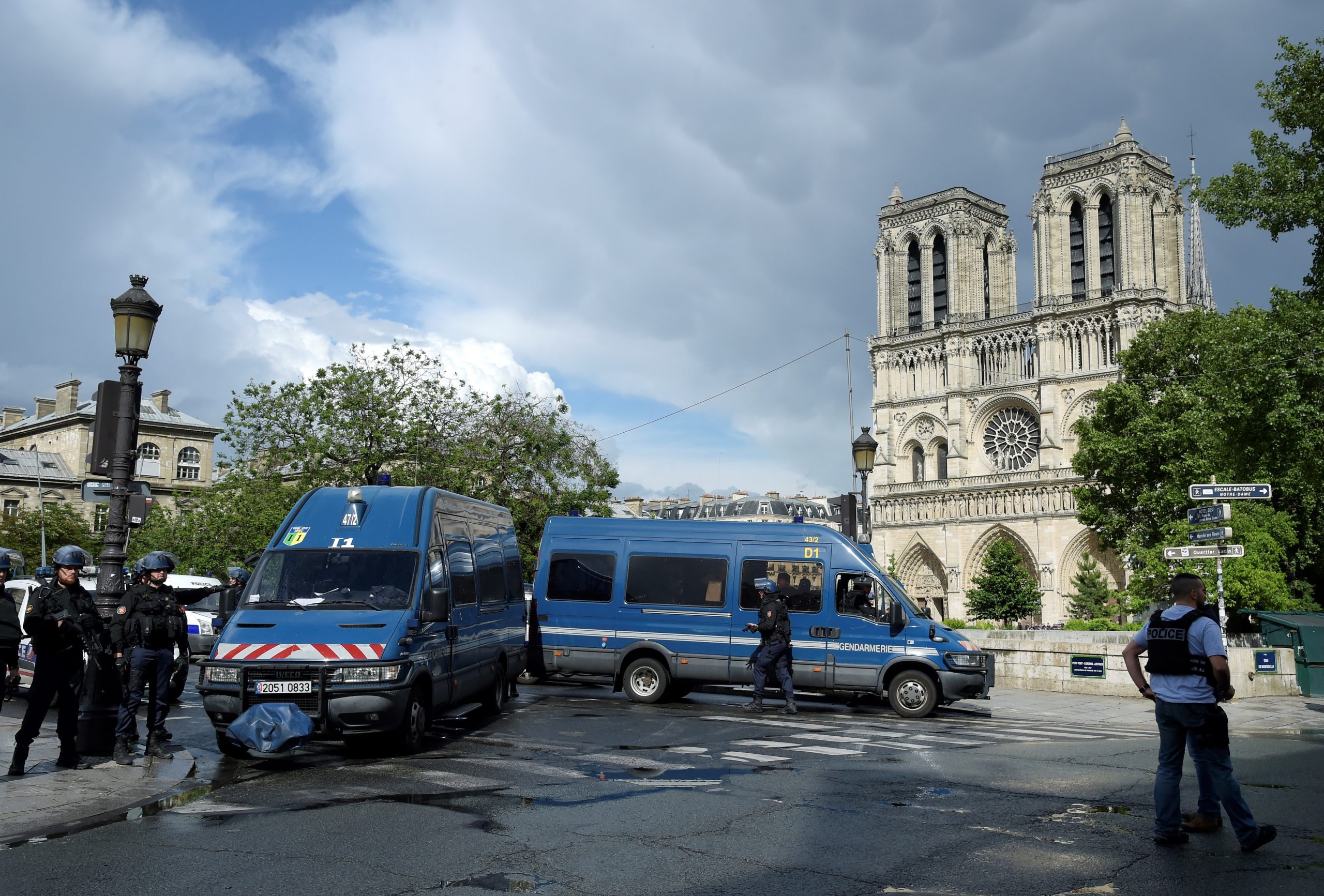 Atacante de Notre Dame acusado de tentativa de homicídio