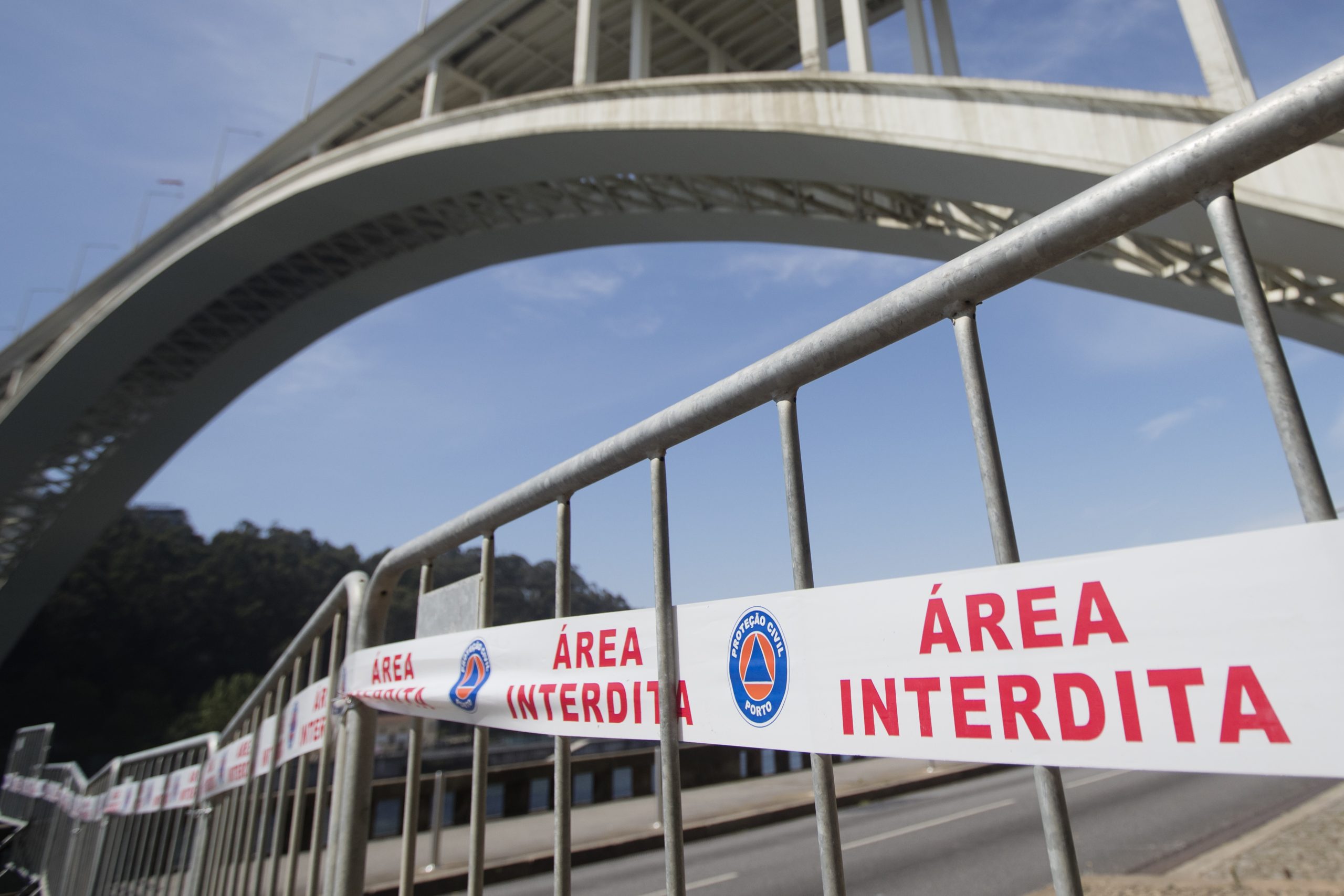 Promotor de obra na Arrábida no Porto pede fim do embargo alegando parecer da APDL