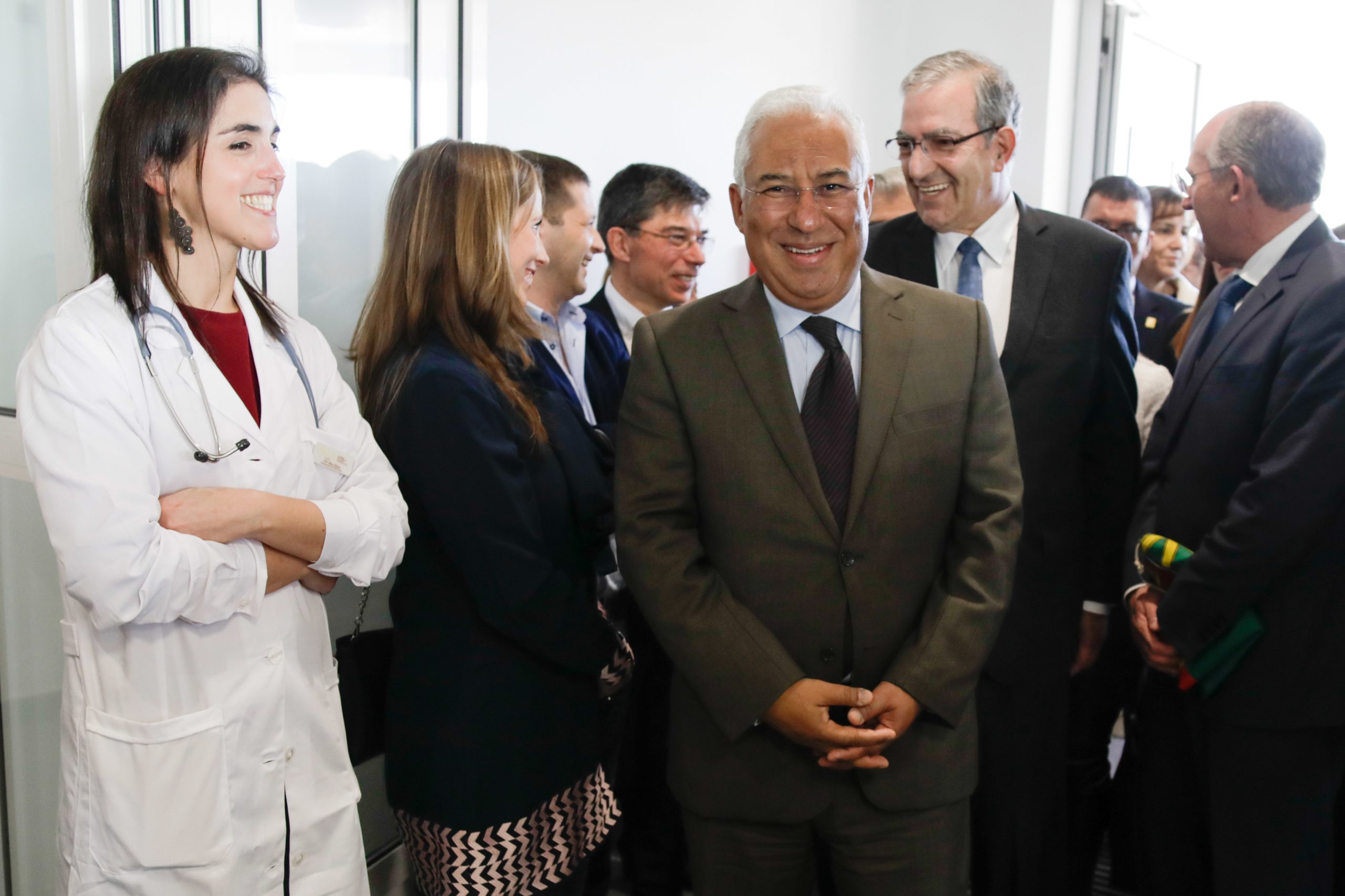 Primeiro-ministro diz não haver escolha alternativa entre a saúde e o défice
