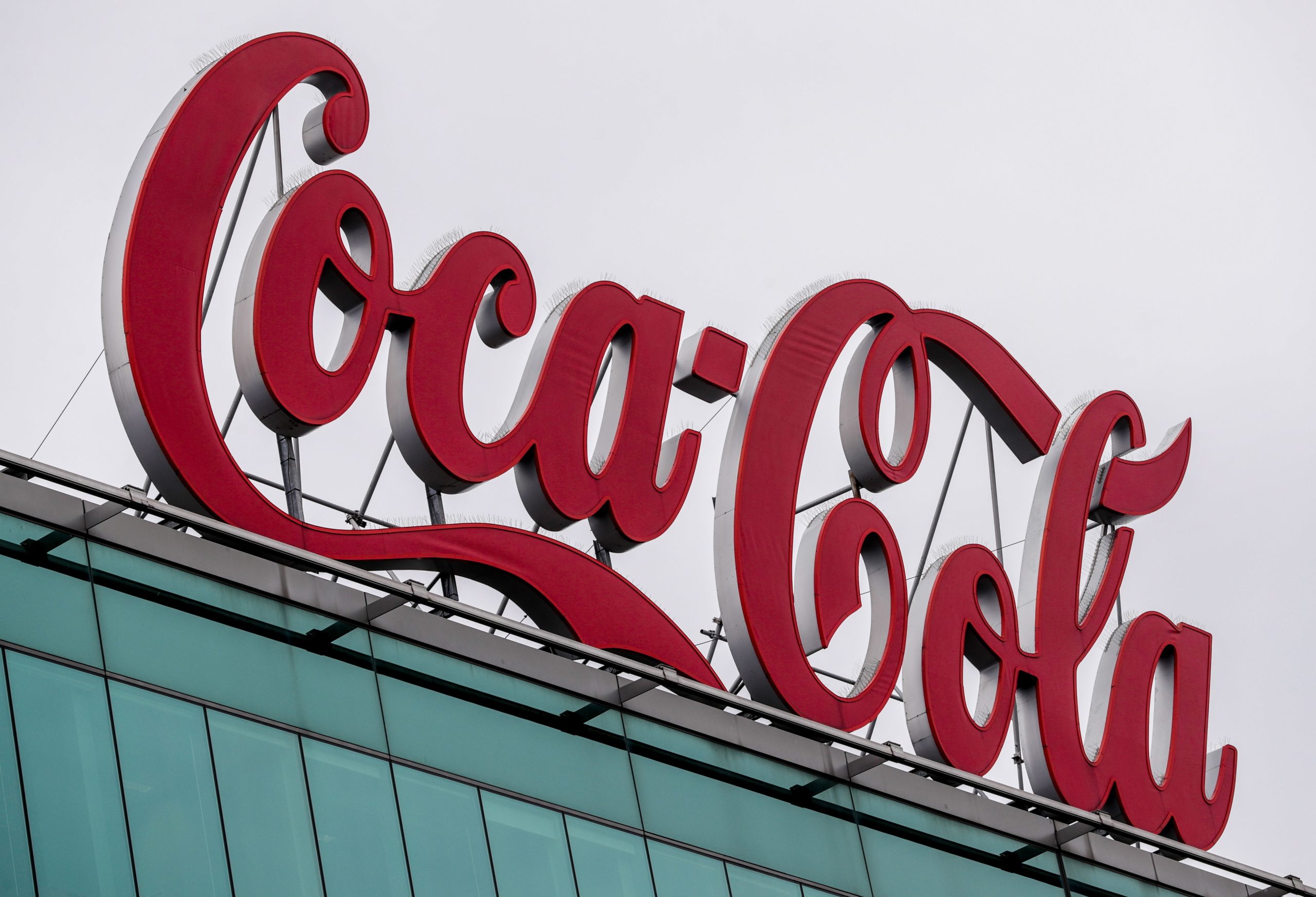Pena de 14 anos de prisão para engenheira em caso que envolve segredos da Coca-Cola