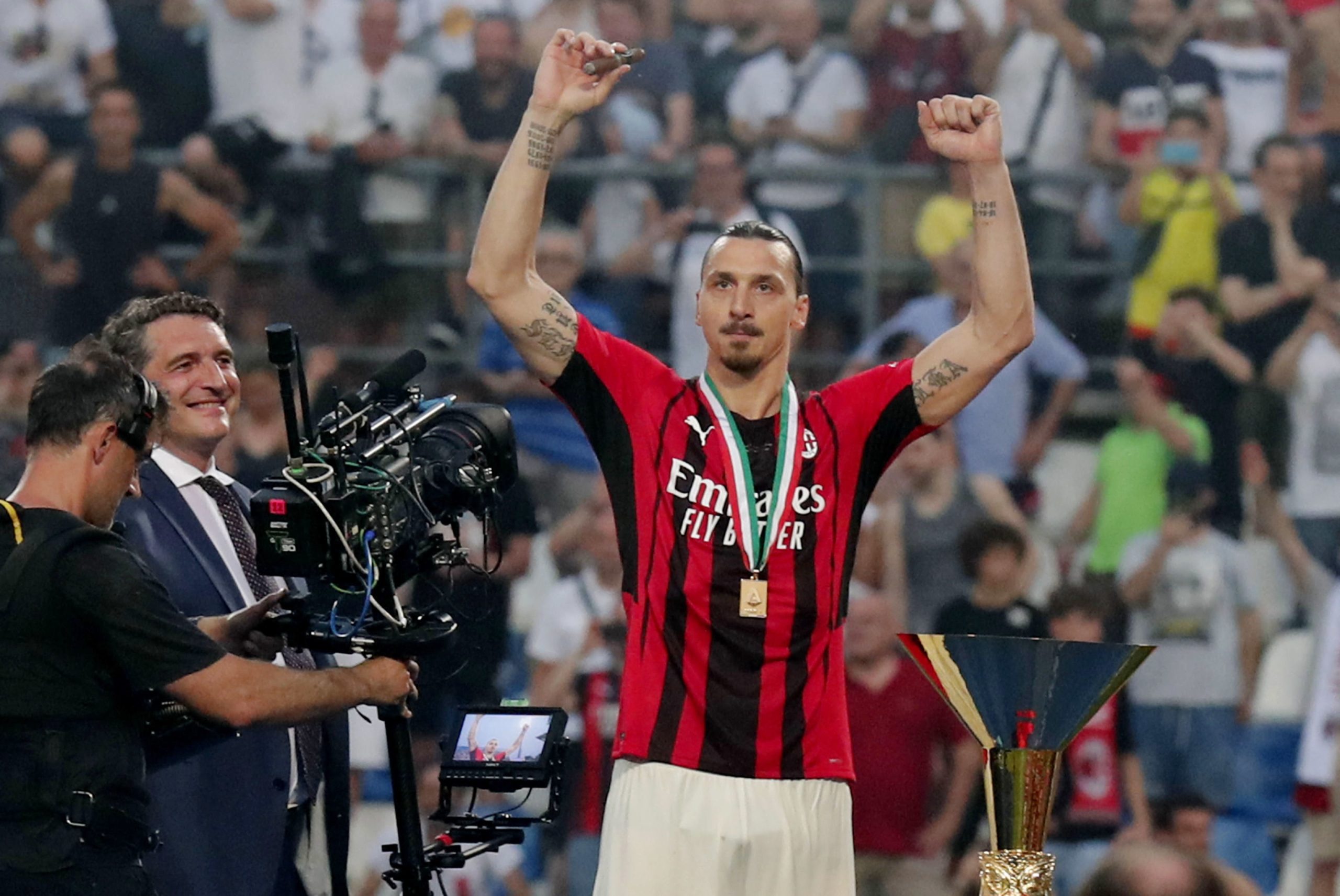 AC Milan renova por uma época com ‘quarentão’ Zlatan Ibrahimovic