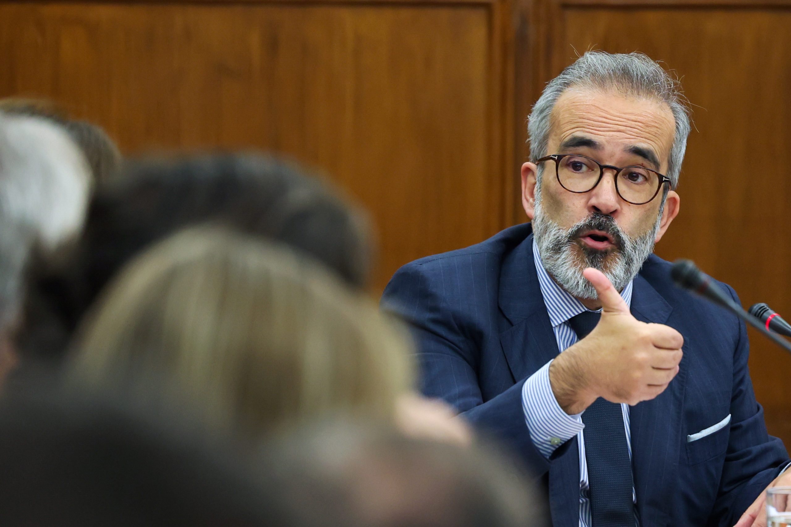 MNE quer concertação com EU sobre tarifas dos EUA e recusa atraso no Governo nas ajudas