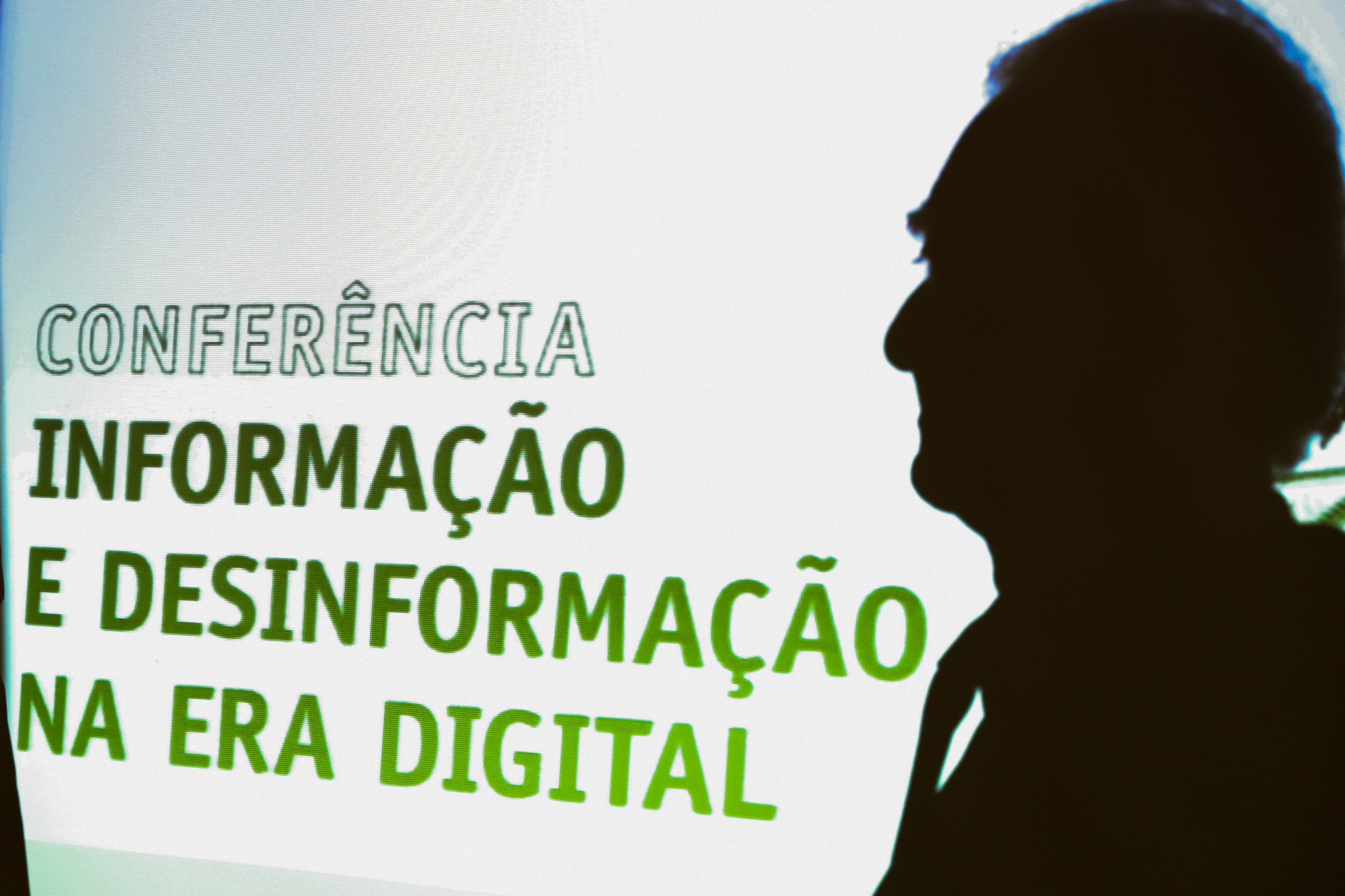 Fake News: Partidos apostam na literacia mediática mas pedem medidas mais rápidas