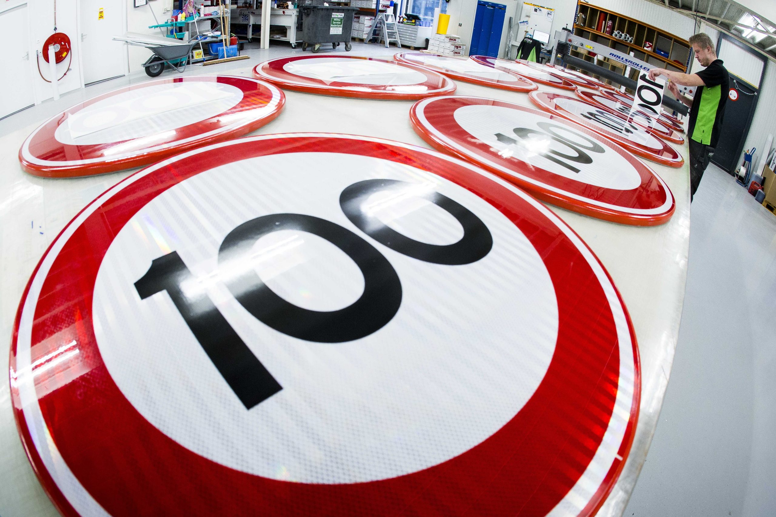 Andar a 100 nas autoestradas para melhorar qualidade do ar. Esta é a proposta da Holanda