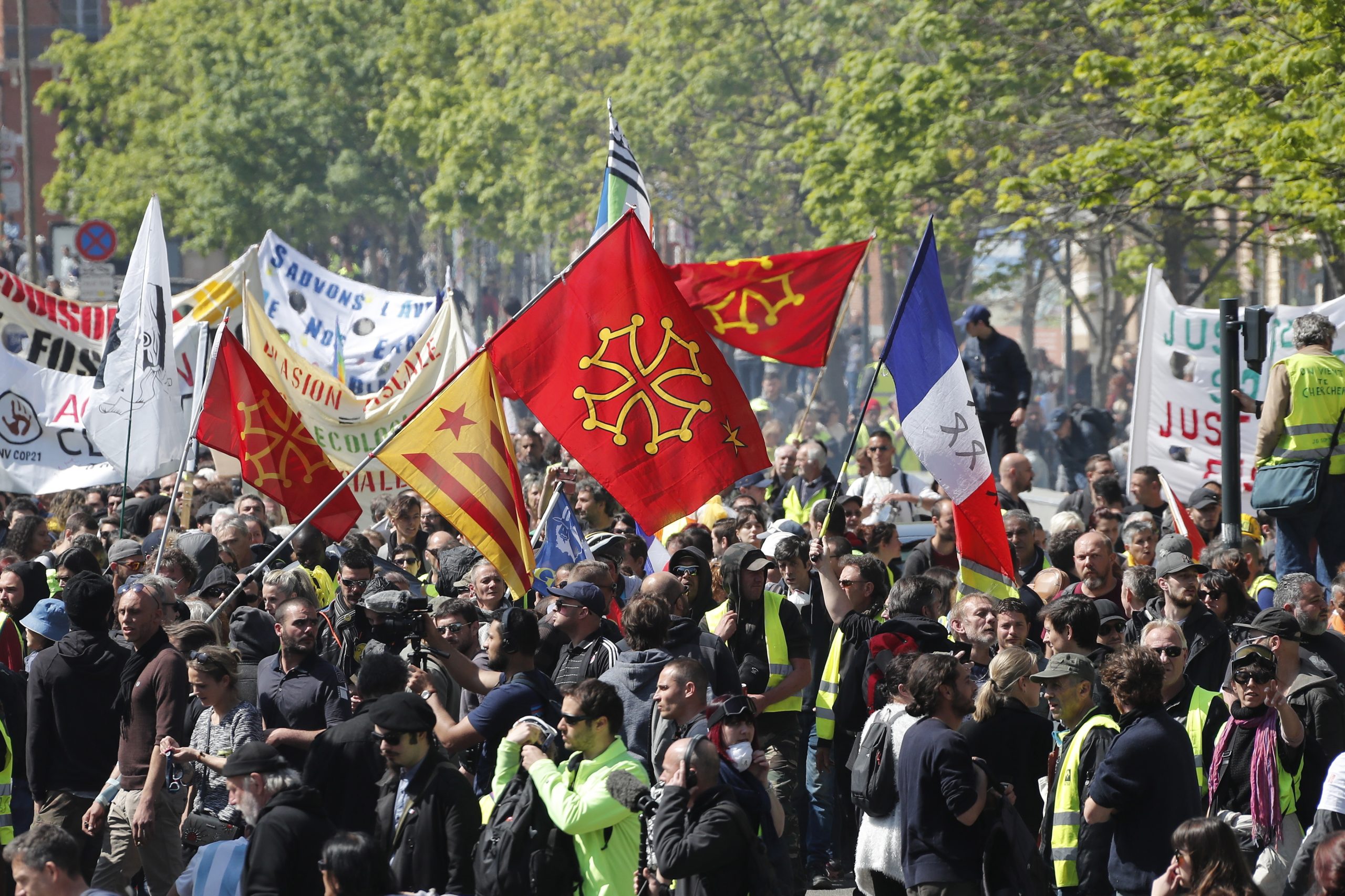 França. “Coletes amarelos” mantêm protesto pelo 22.º sábado consecutivo