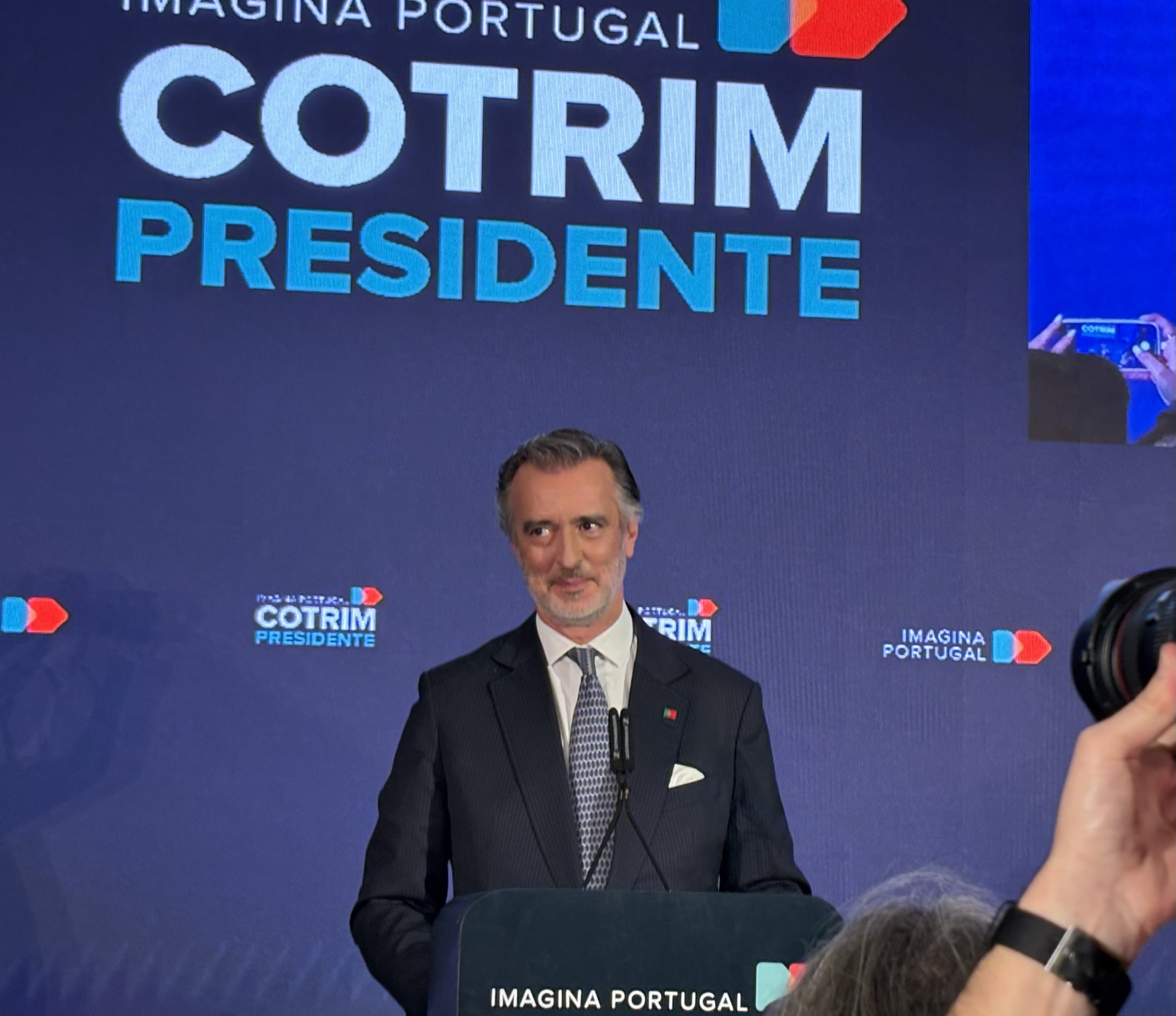 “Hoje não tem de ser o fim, mas o princípio de um caminho”. Cotrim Figueiredo assume “derrota pessoal” em ambiente de quase vitória