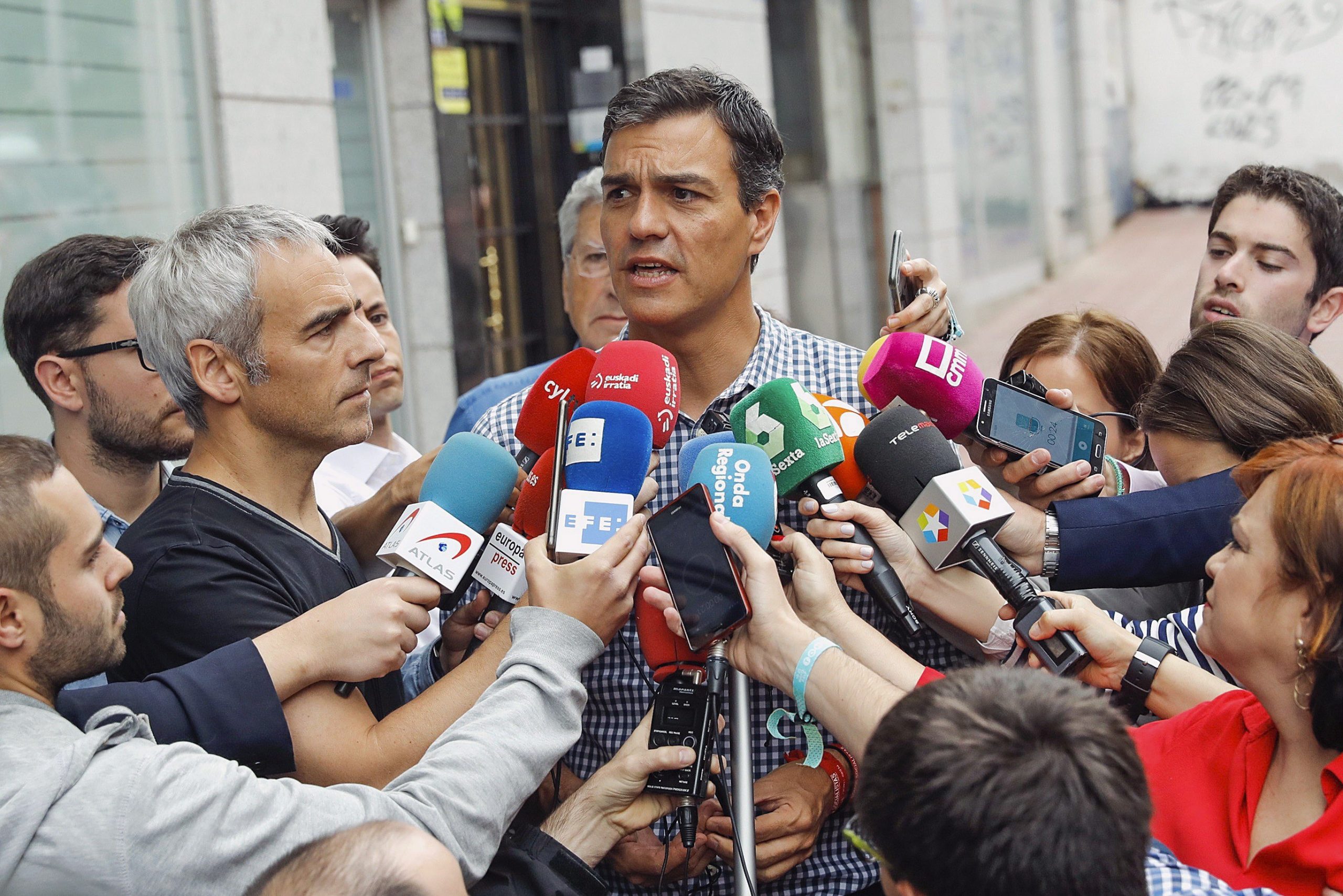 Pedro Sánchez lidera nas “primárias” socialistas em Espanha