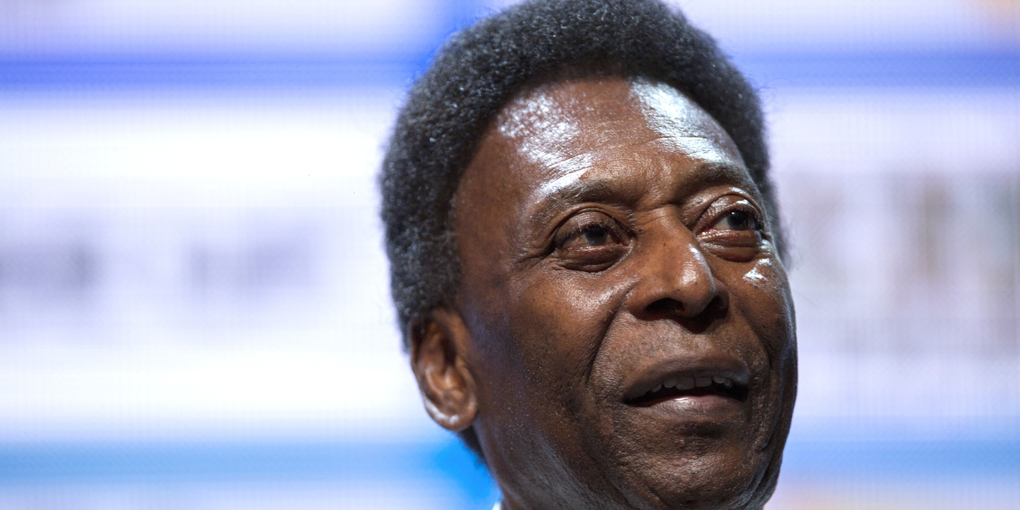 Pelé volta a ser internado no hospital para continuar tratamentos a um tumor