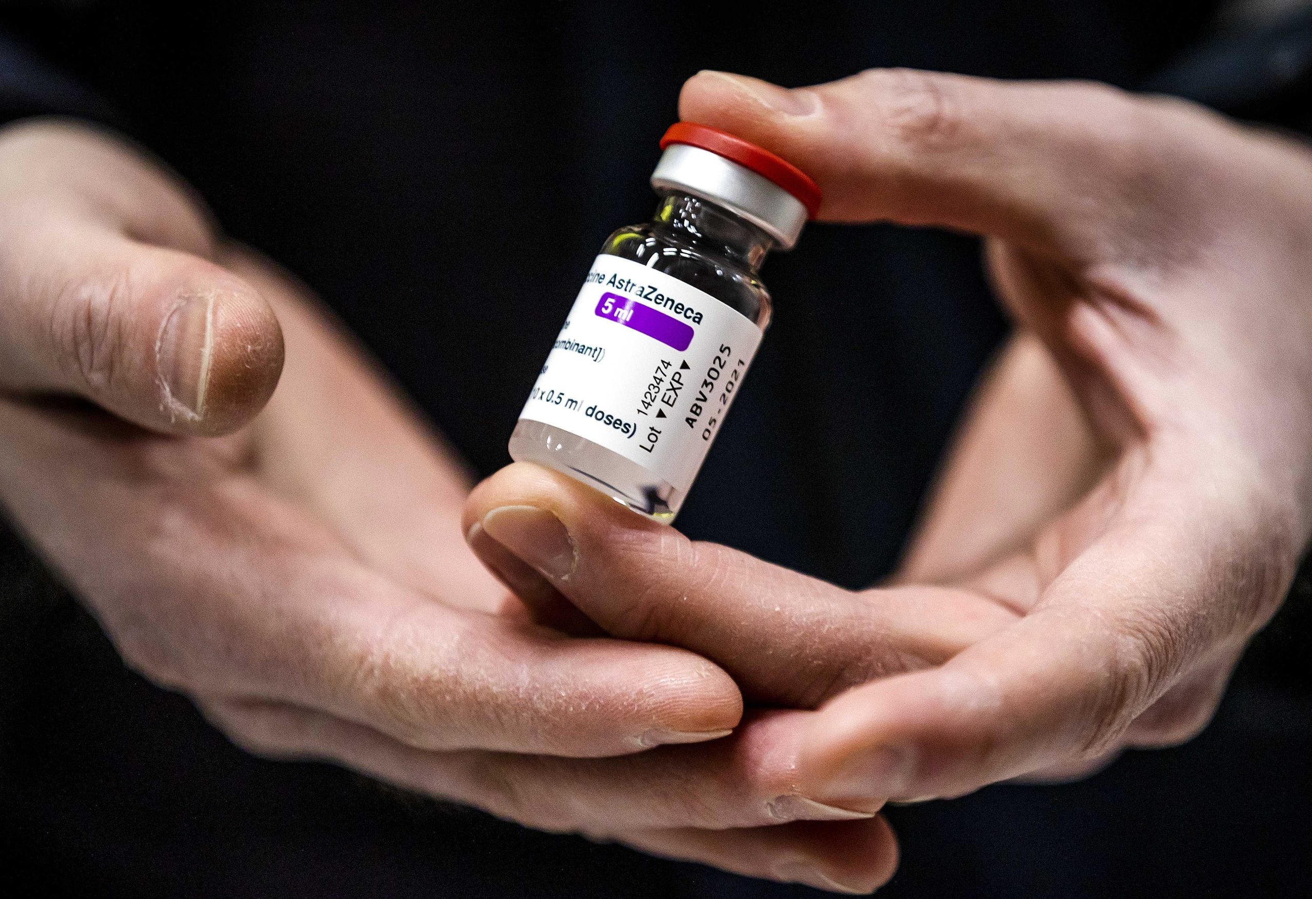 OMS considera que “há um certo pânico” com os casos que levaram à suspensão da vacina AstraZeneca