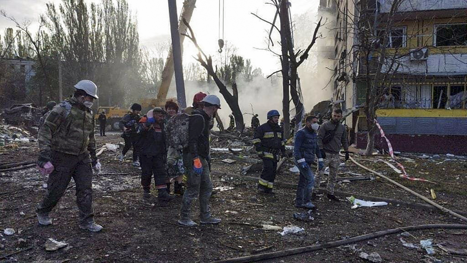 Ataque russo a edifício residencial em Zaporijia faz pelo menos dois mortos