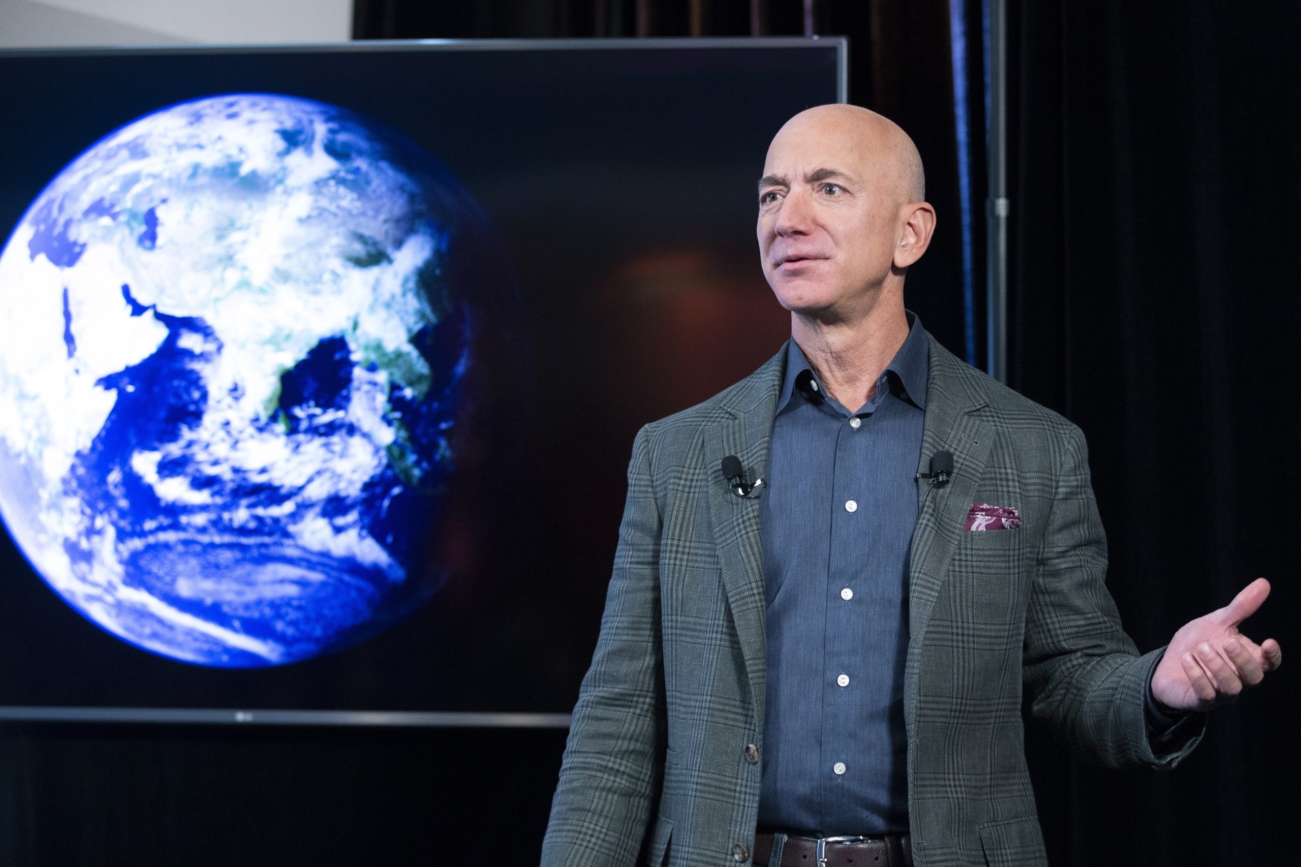 Jeff Bezos: para o infinito (dinheiro) e mais além!