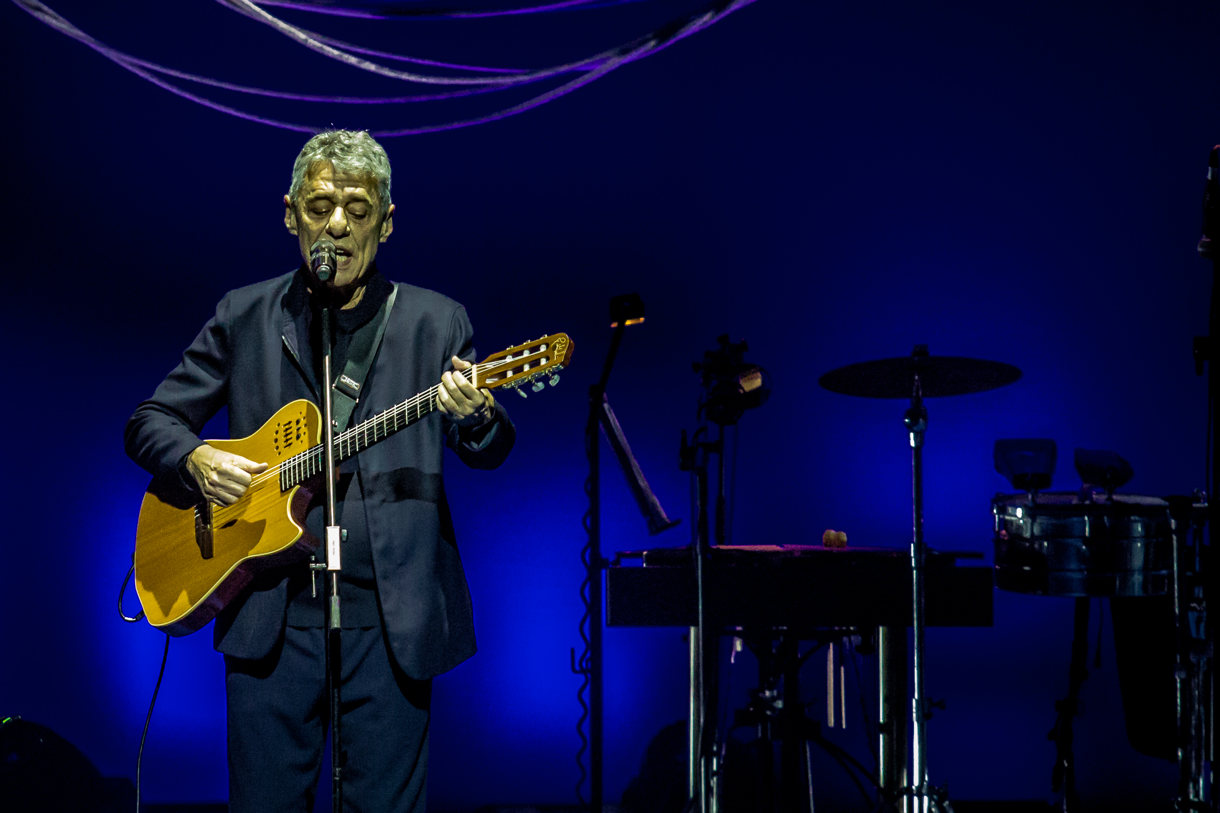 Chico Buarque diz-se duplamente premiado se Bolsonaro não assinar o Prémio Camões
