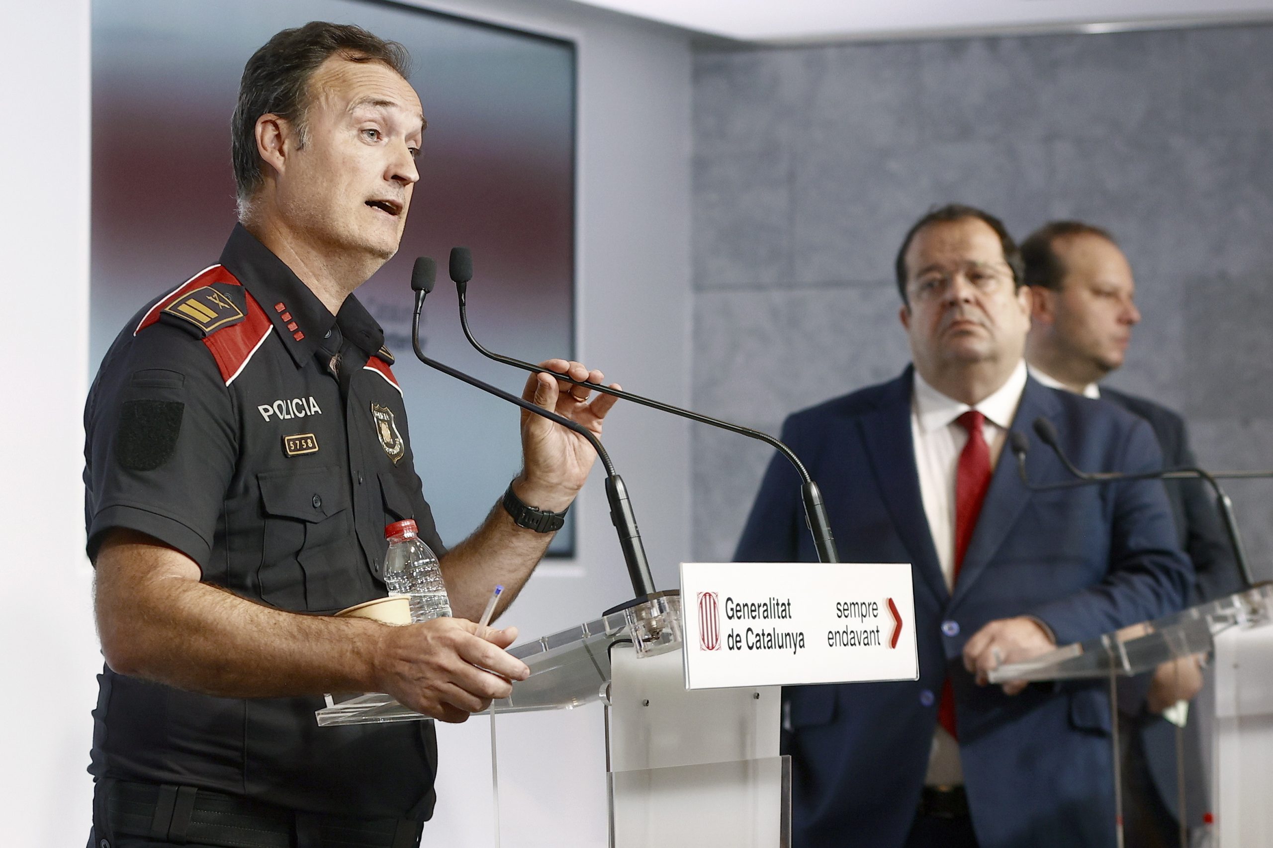 Mossos d’Esquadra acusam Puigdemont de deslealdade e recusam ser “polícia patriótica”