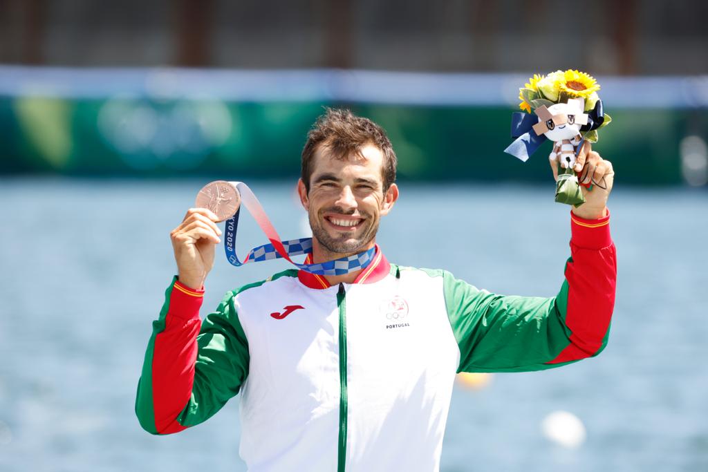 Portugueses viveram “cada pagaiada com emoção”. As reações ao bronze de Fernando Pimenta