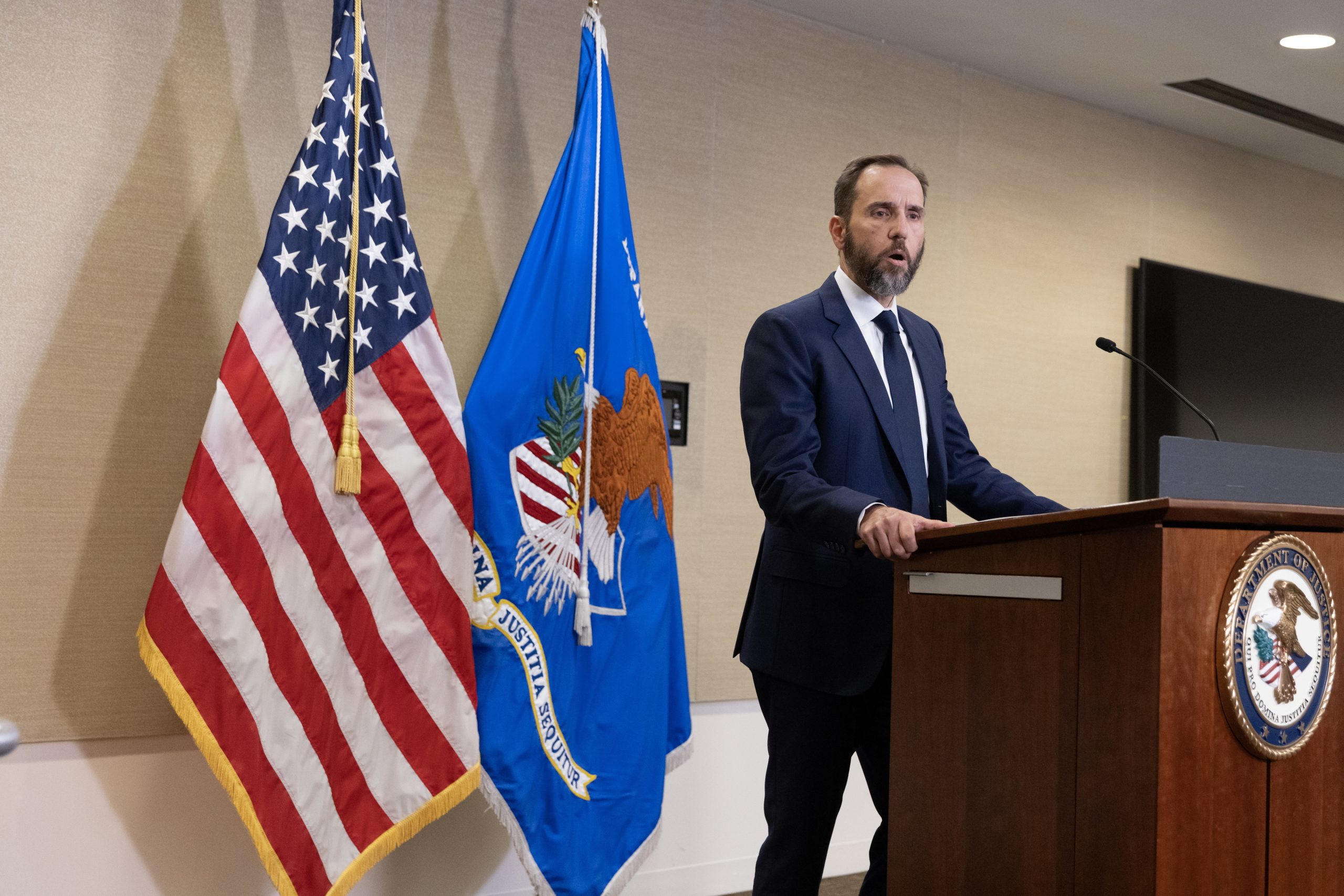 Procurador especial pede pausa no julgamento de Trump por assalto ao Capitólio