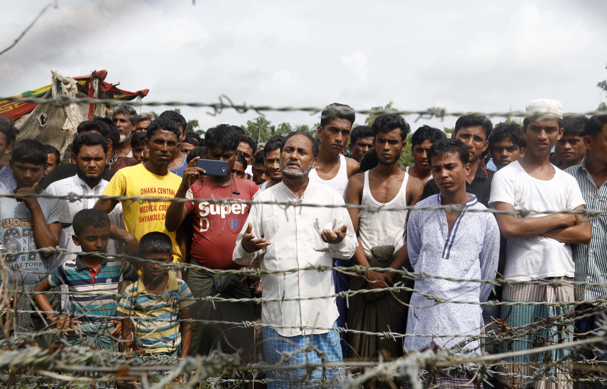 Forçados a fugir da Birmânia, há cerca de 15 mil rohingyas em quarentena nos campos de refugiados no Bangladesh