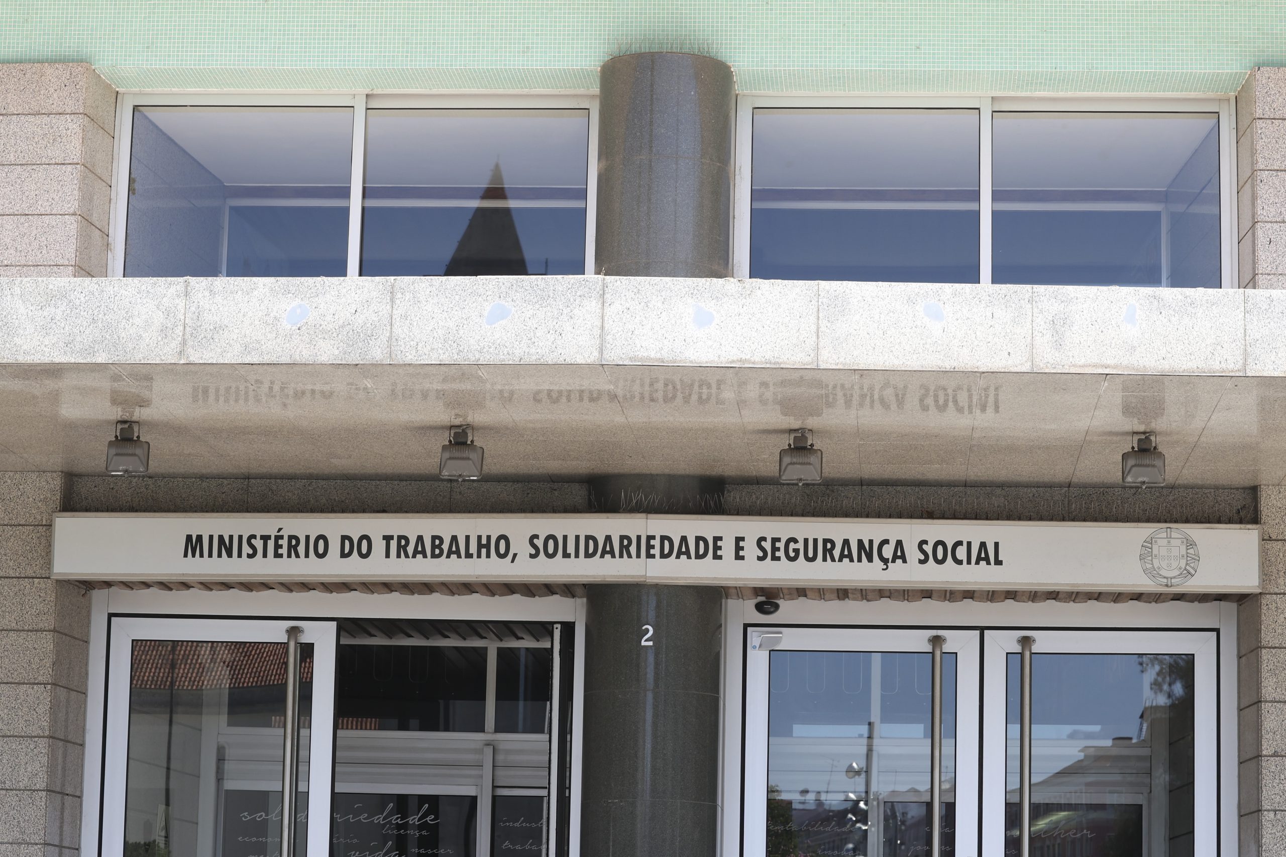 Empresas afetadas pela Kristin têm isenções e apoios ao emprego