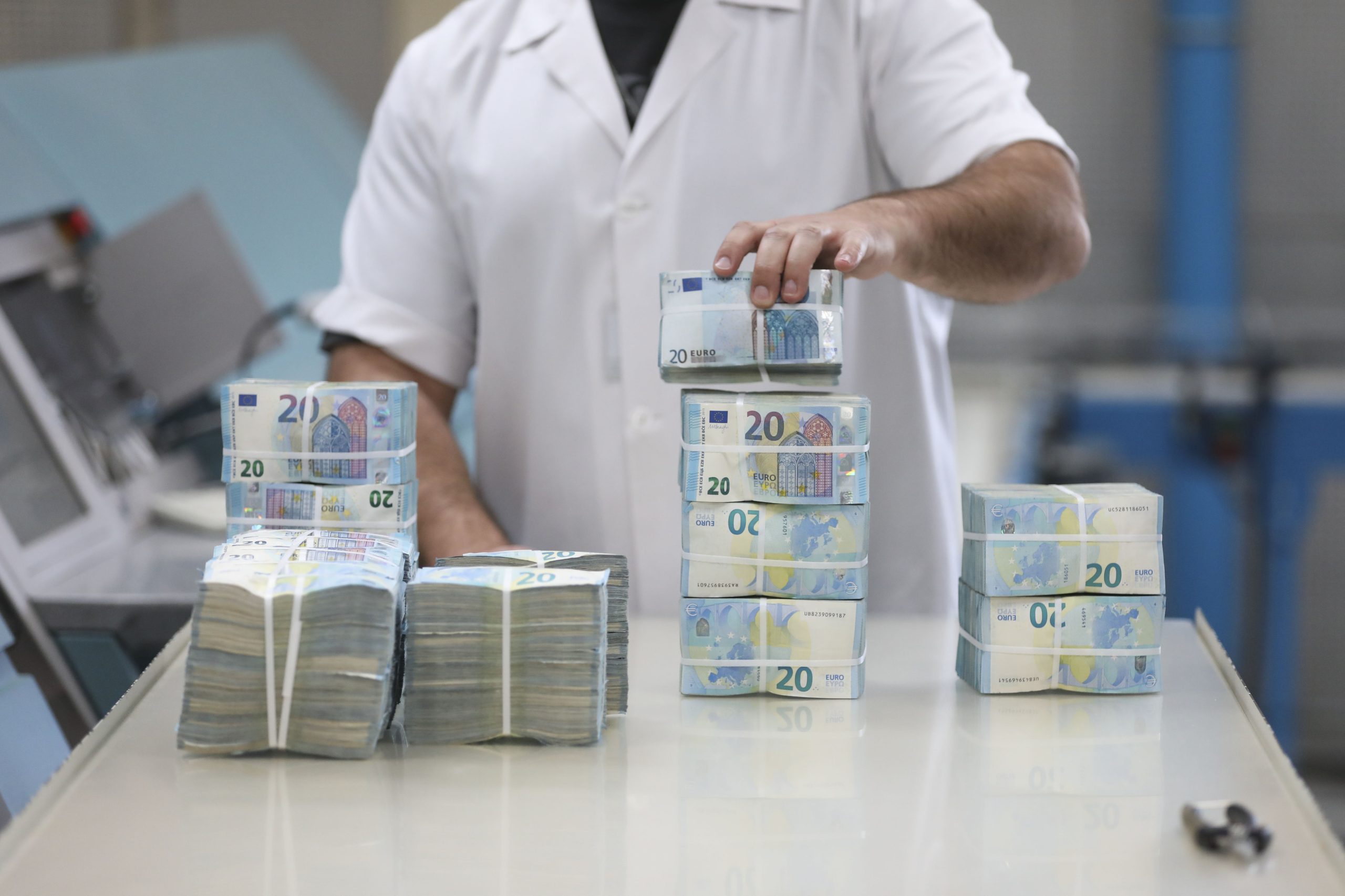 Pagamentos em dinheiro acima de 3.000 euros proibidos a partir de amanhã