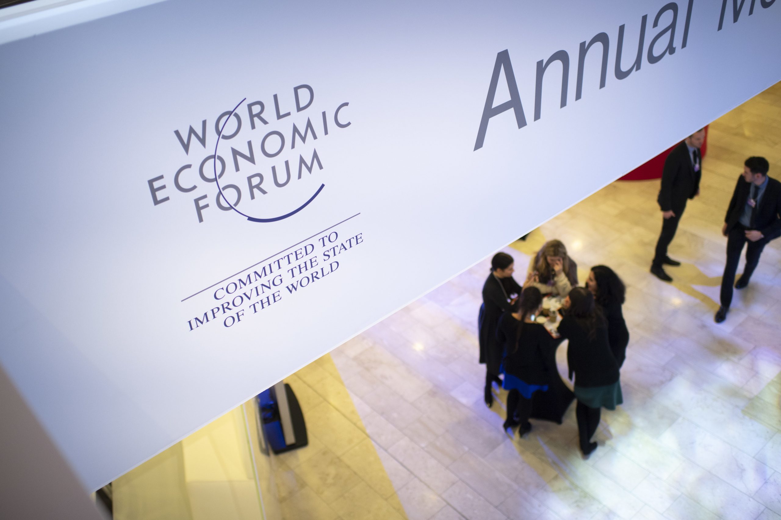 Fórum Económico Mundial arranca sem líderes dos EUA, França e Reino Unido