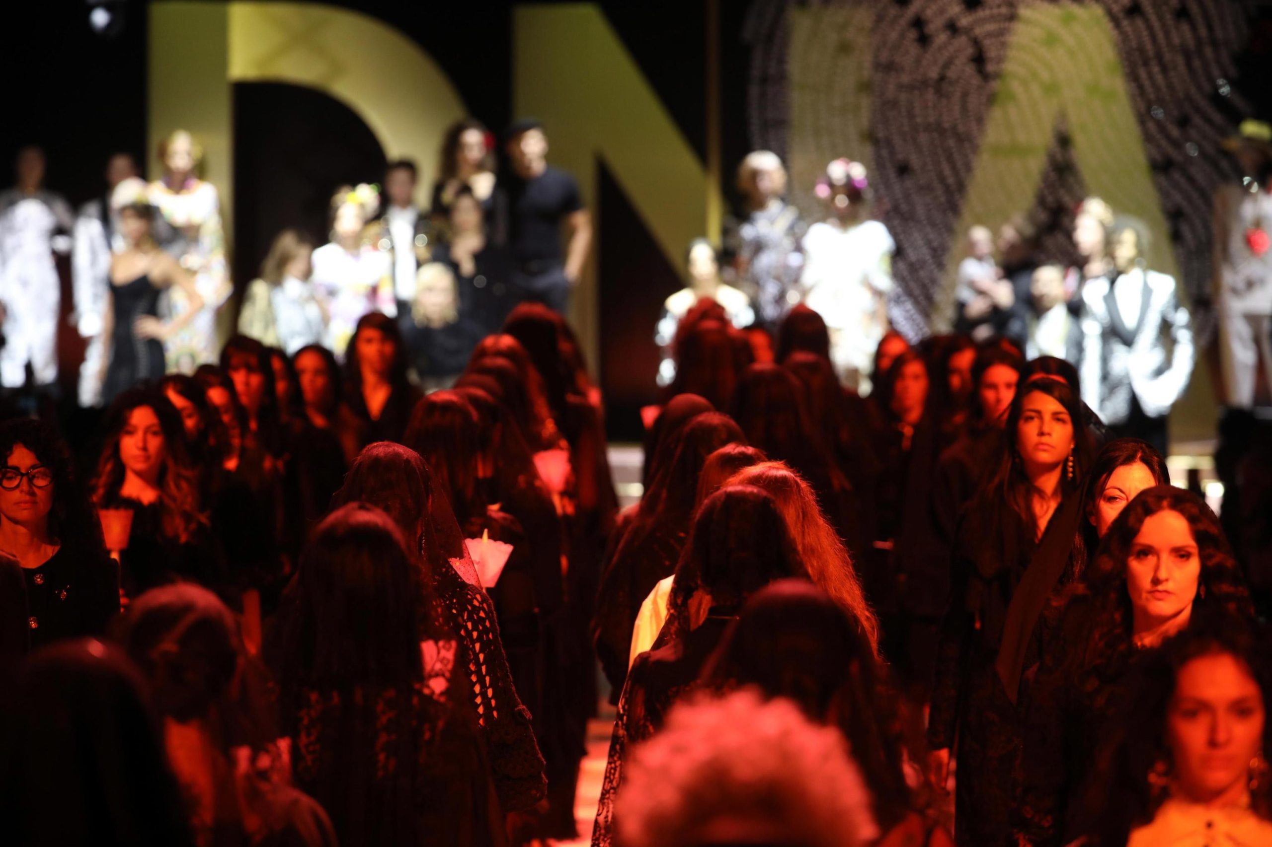 Dolce & Gabbana cancela desfile na China após acusações de racismo
