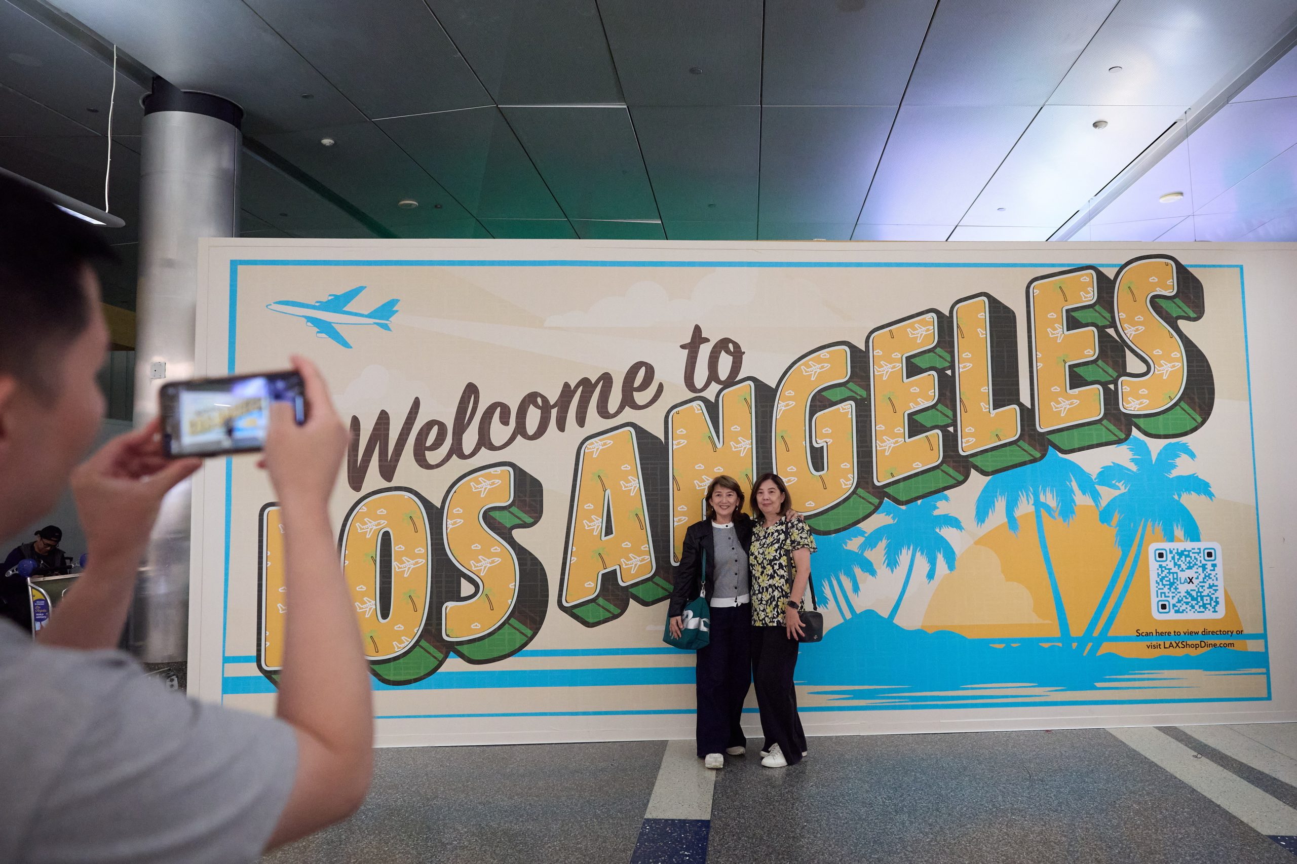Rusgas de imigrantes em Los Angeles geram confrontos entre autoridades e ativistas