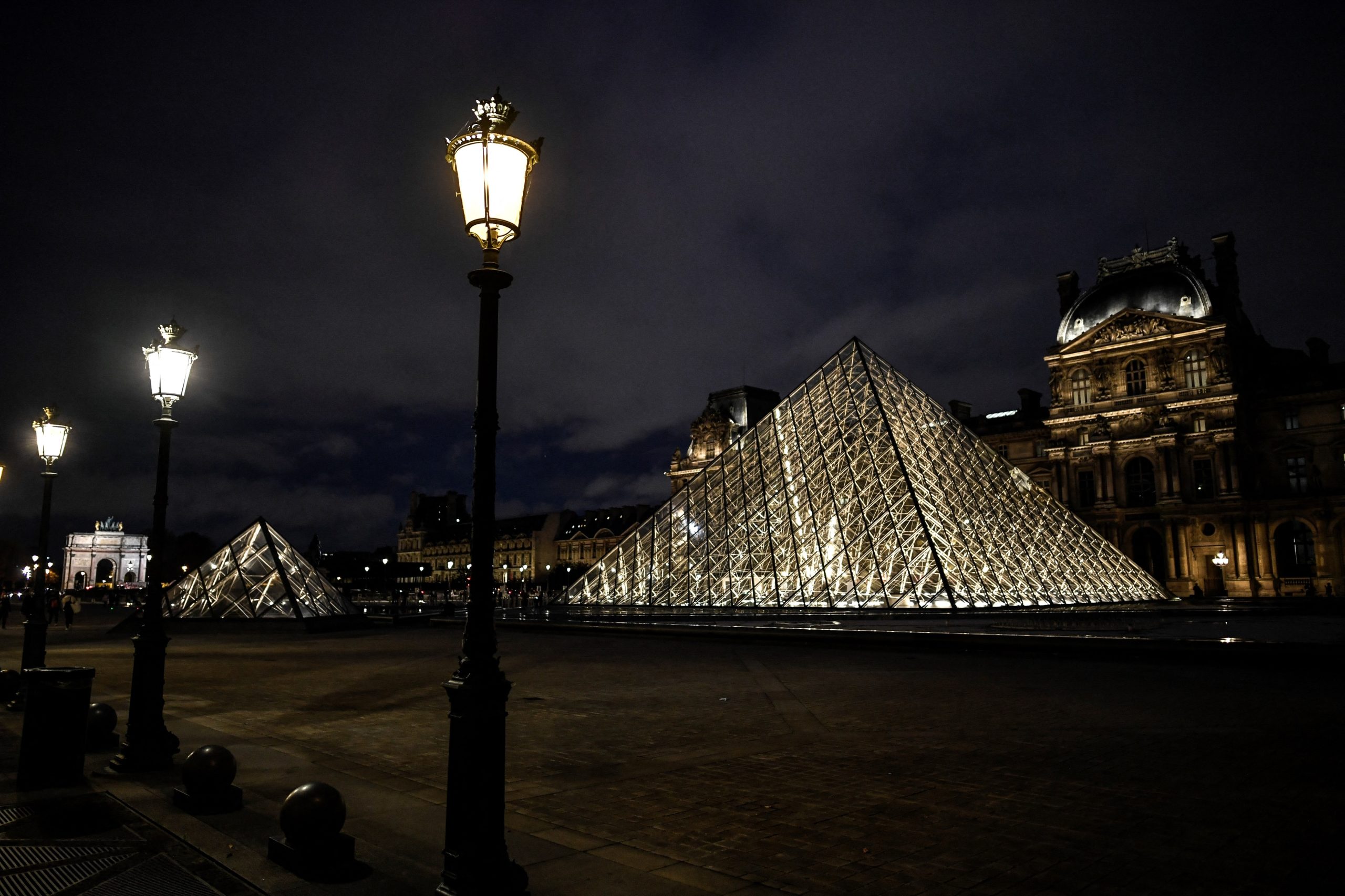Louvre. Polícia francesa detém nove suspeitos de fraude de 10 milhões de euros em venda de bilhetes