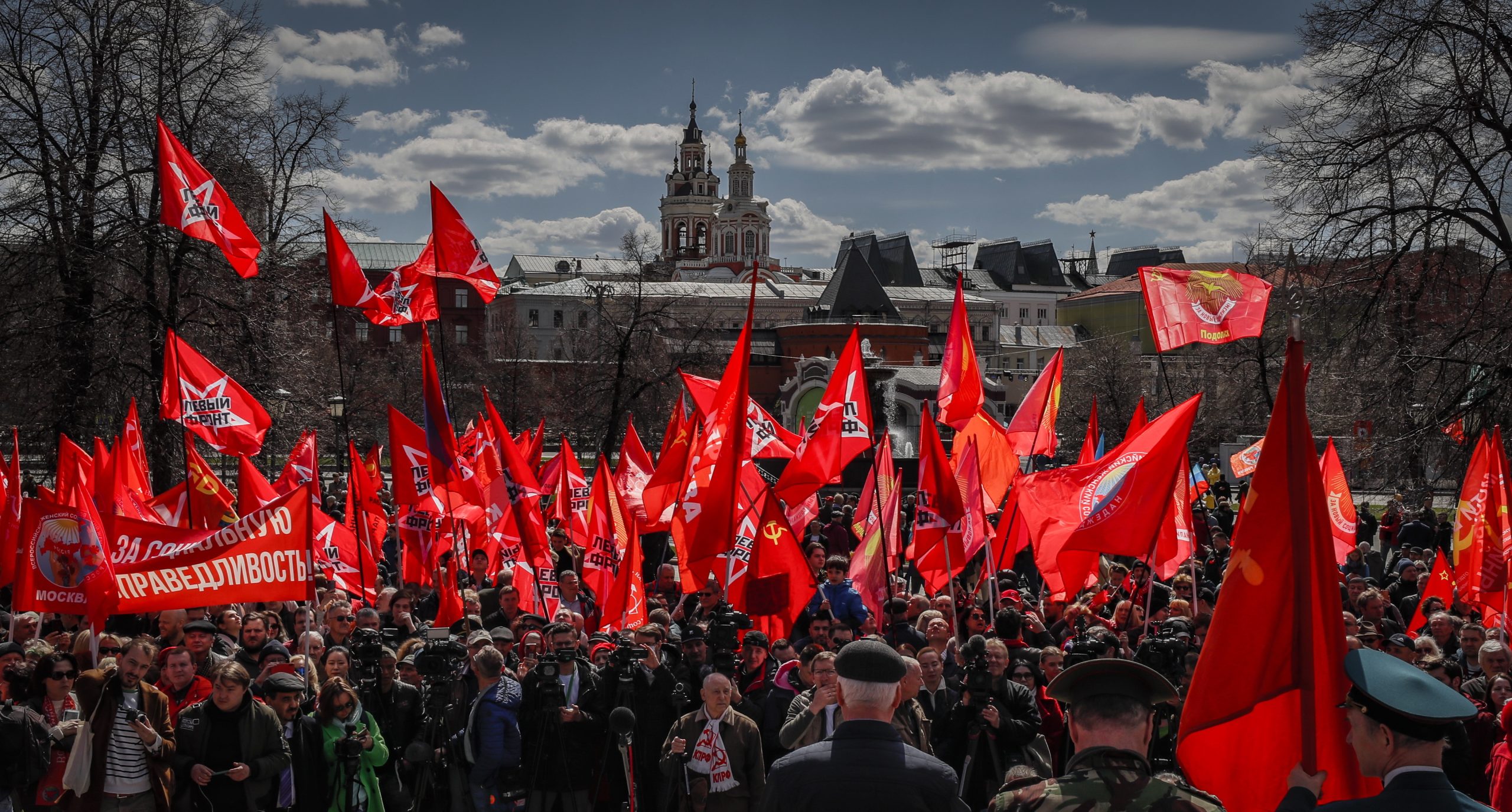 Comemorações do 1.º Maio na Rússia com reivindições laborais e alusão à guerra na Ucrânia