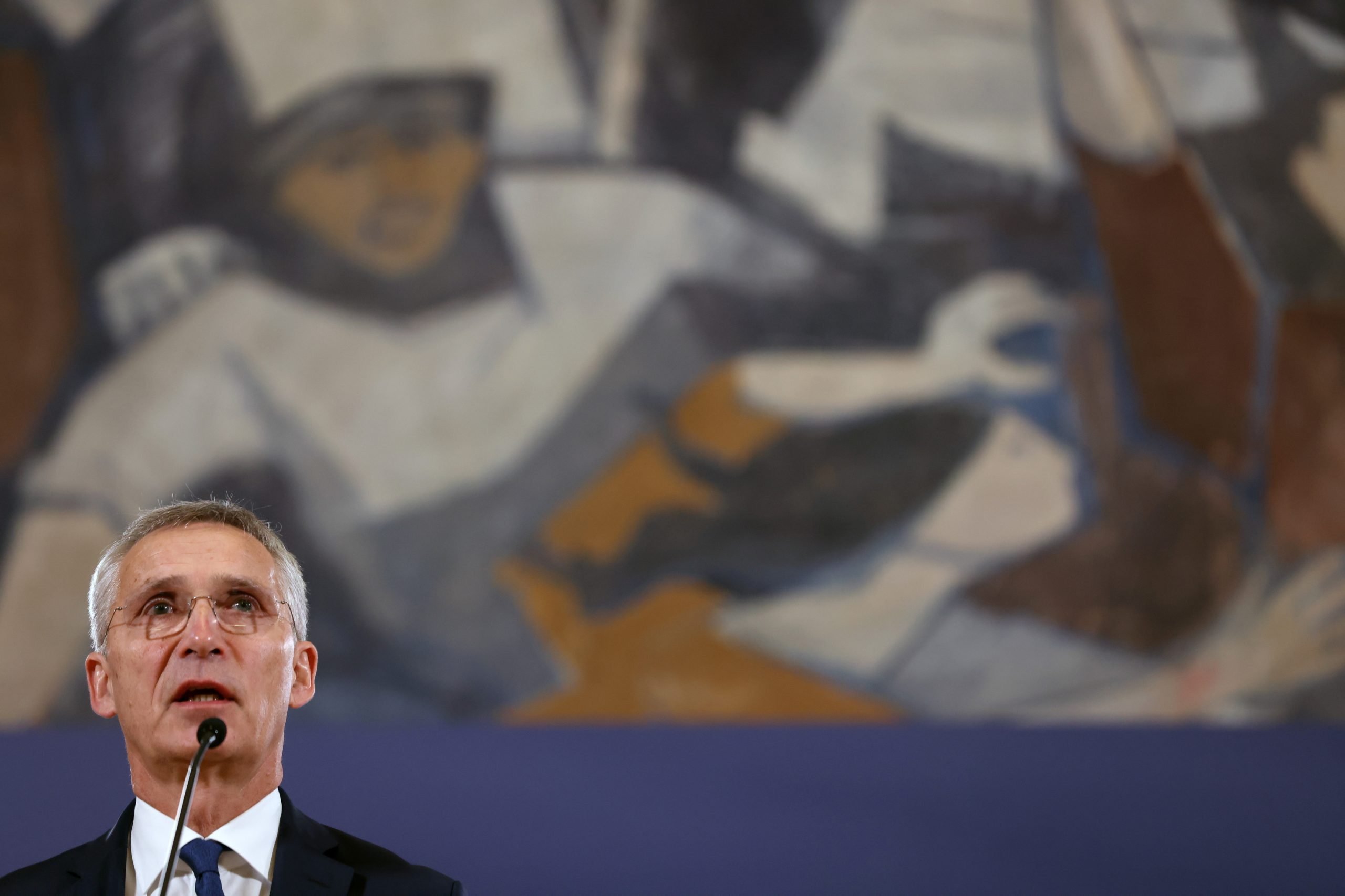 NATO insiste em desagravamento de tensões entre Sérvia e Kosovo
