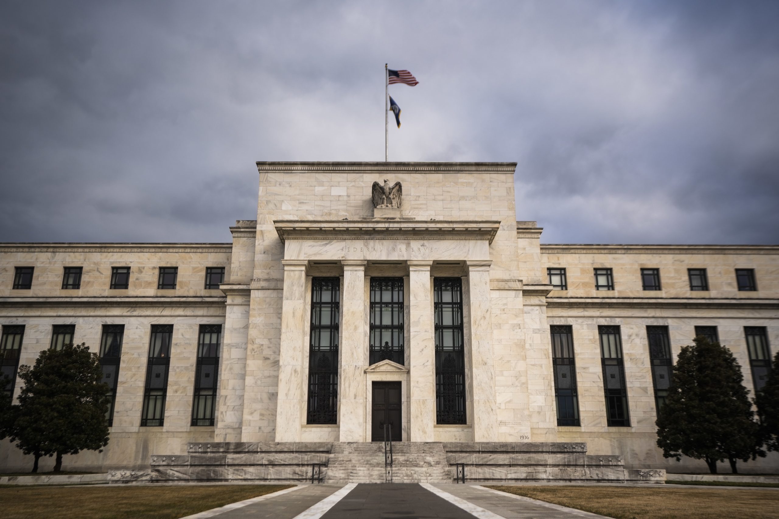 EUA: Maior parte dos dirigentes da Fed quer reduzir dimensão da subida da taxa de juro