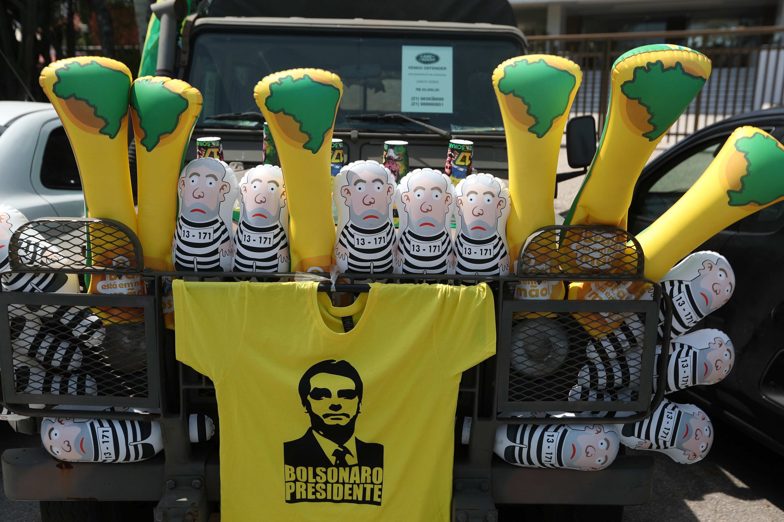 Brasil: Bolsonaro tem 57% das intenções de voto, mas baixa dois pontos
