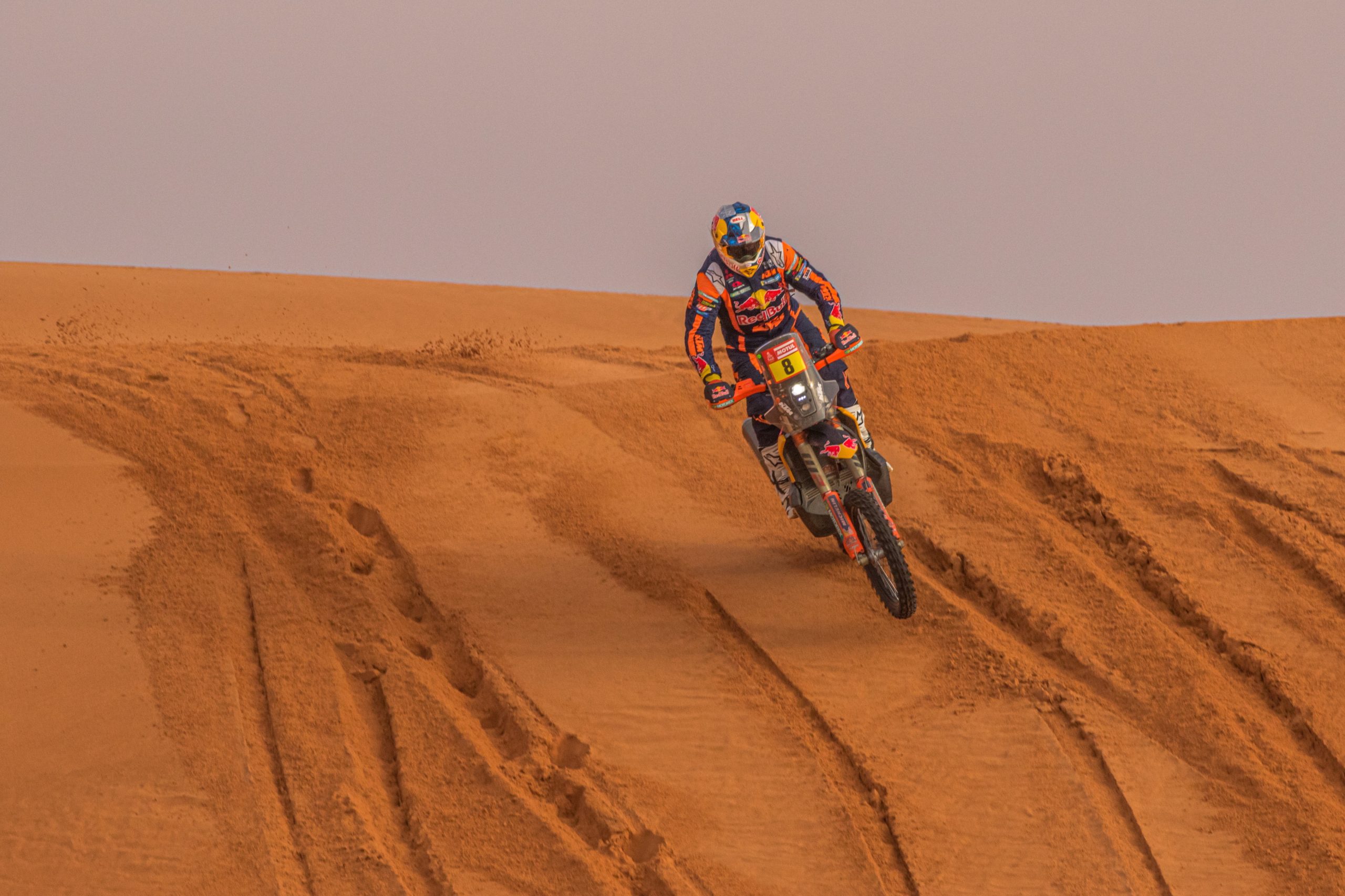 Dakar: Price aguenta liderança nas motas e Loeb faz história nos carros