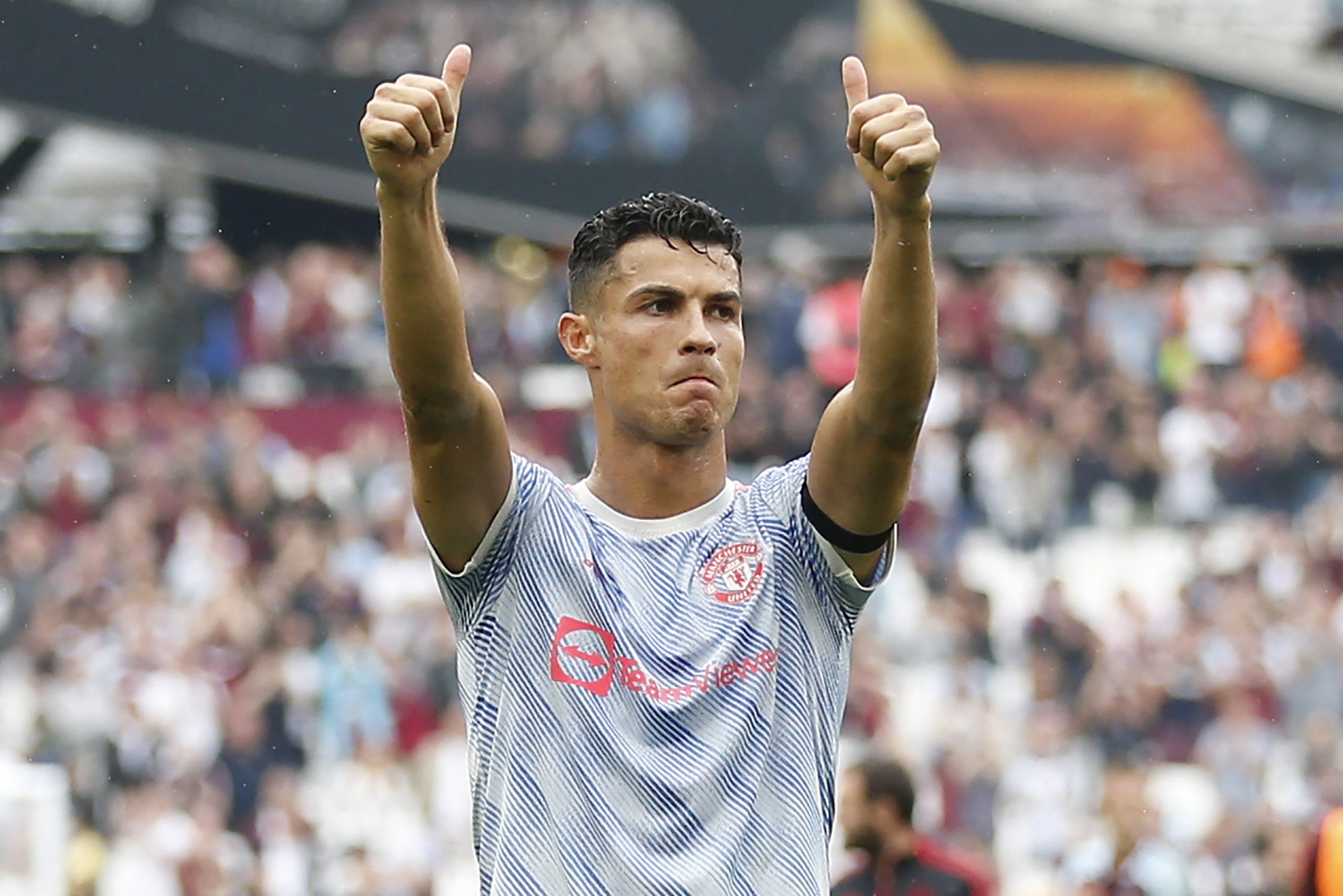 Cristiano Ronaldo volta a marcar pelo United em jogo com final ‘frenético’