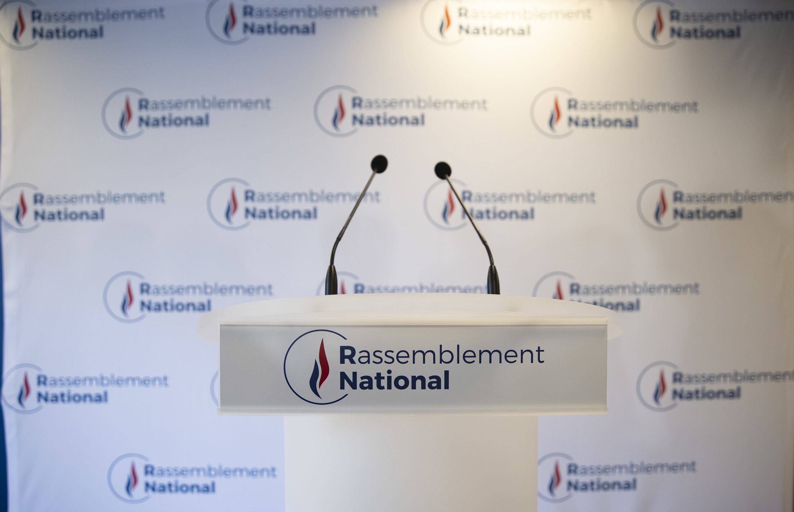 Le Pen tenta cerrar fileiras no congresso do seu partido após revés eleitoral