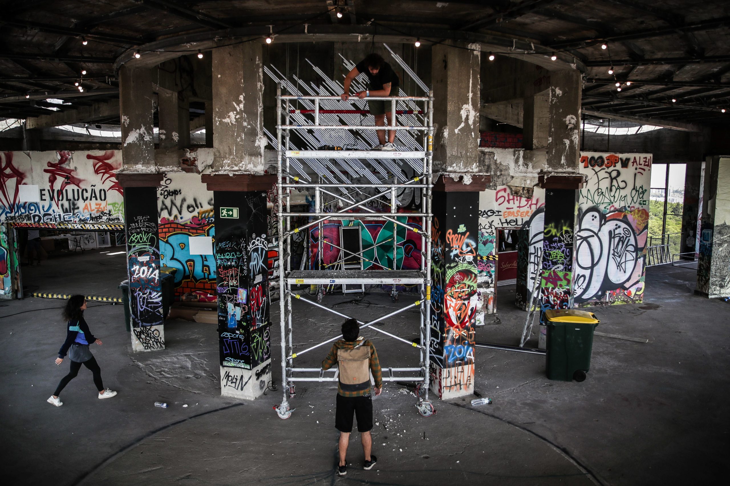 Ultimam-se preparativos no Panorâmico de Monsanto para quatro dias de festival Iminente