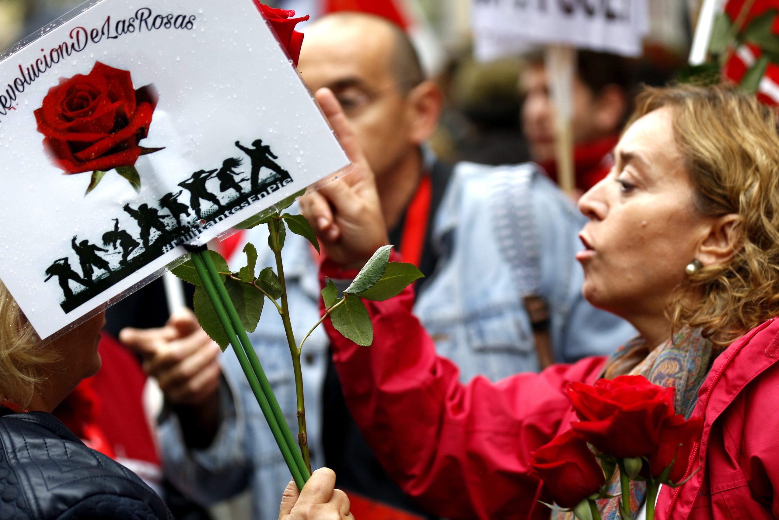 Militantes socialistas concentrados em Madrid para dizer “não” a Rajoy