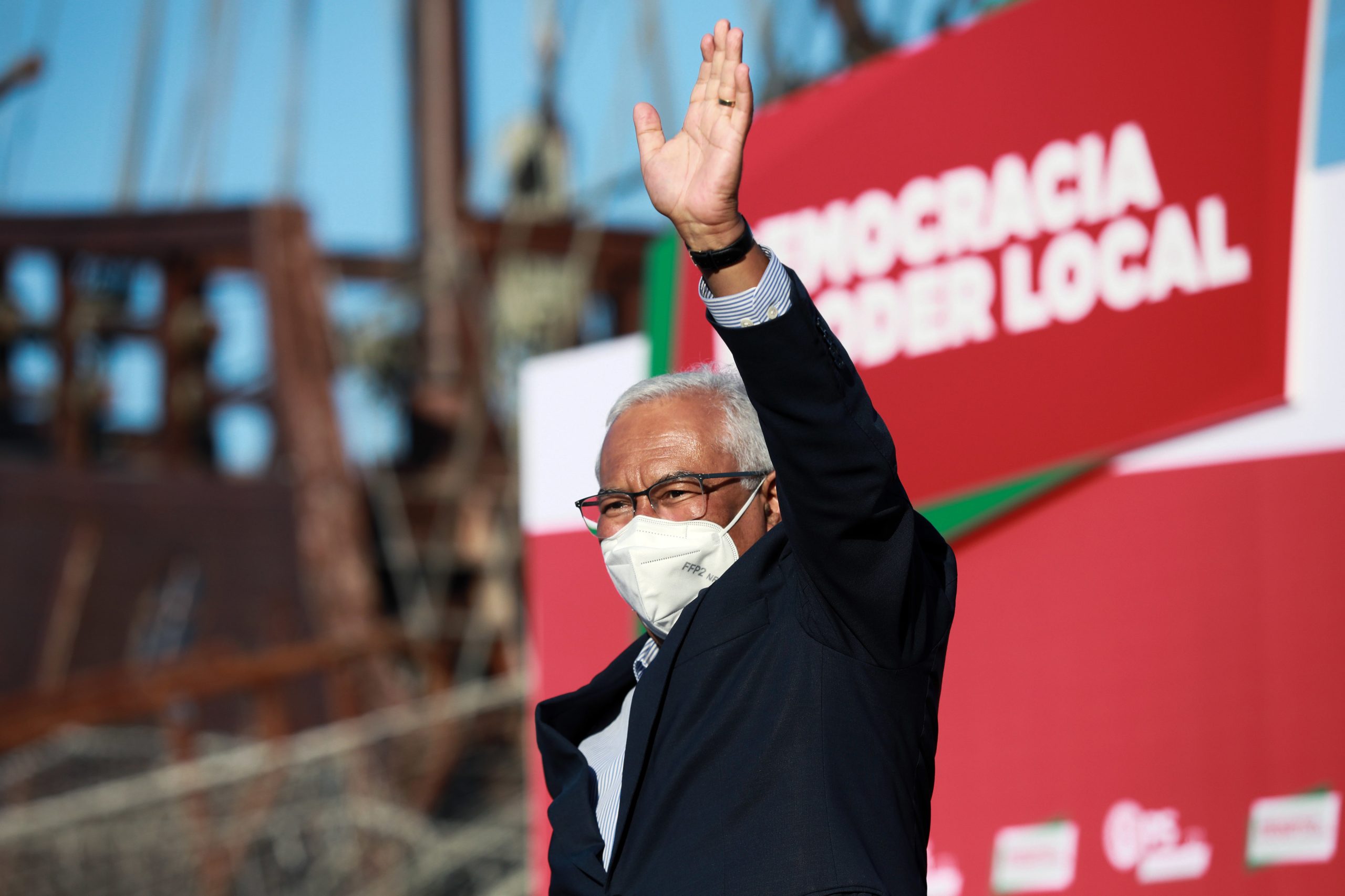 António Costa garante combate à crise sem austeridade