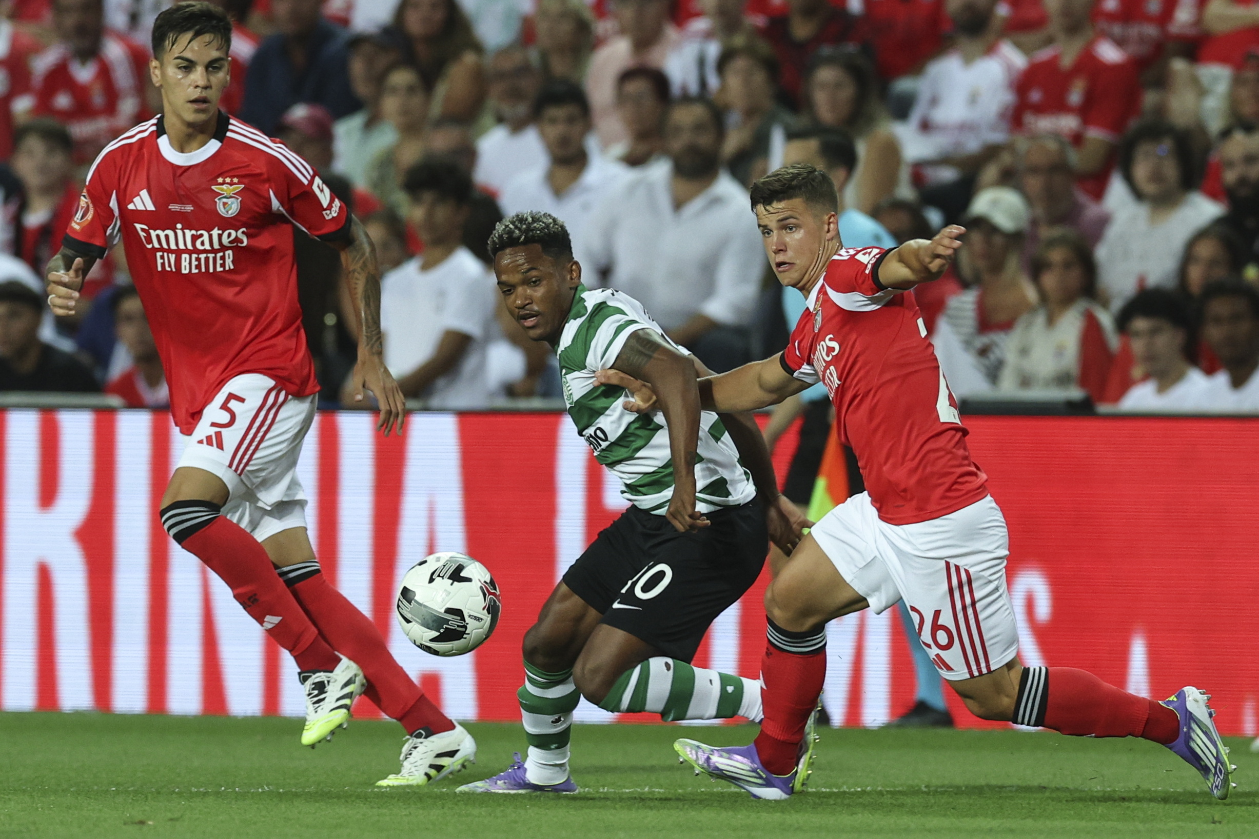 Supertaça Cândido Oliveira: Benfica vence primeiro troféu da temporada no Algarve