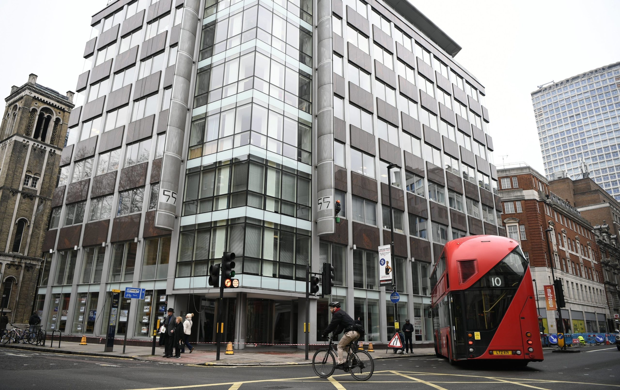 Escritórios da Cambridge Analytica em Londres alvo de buscas