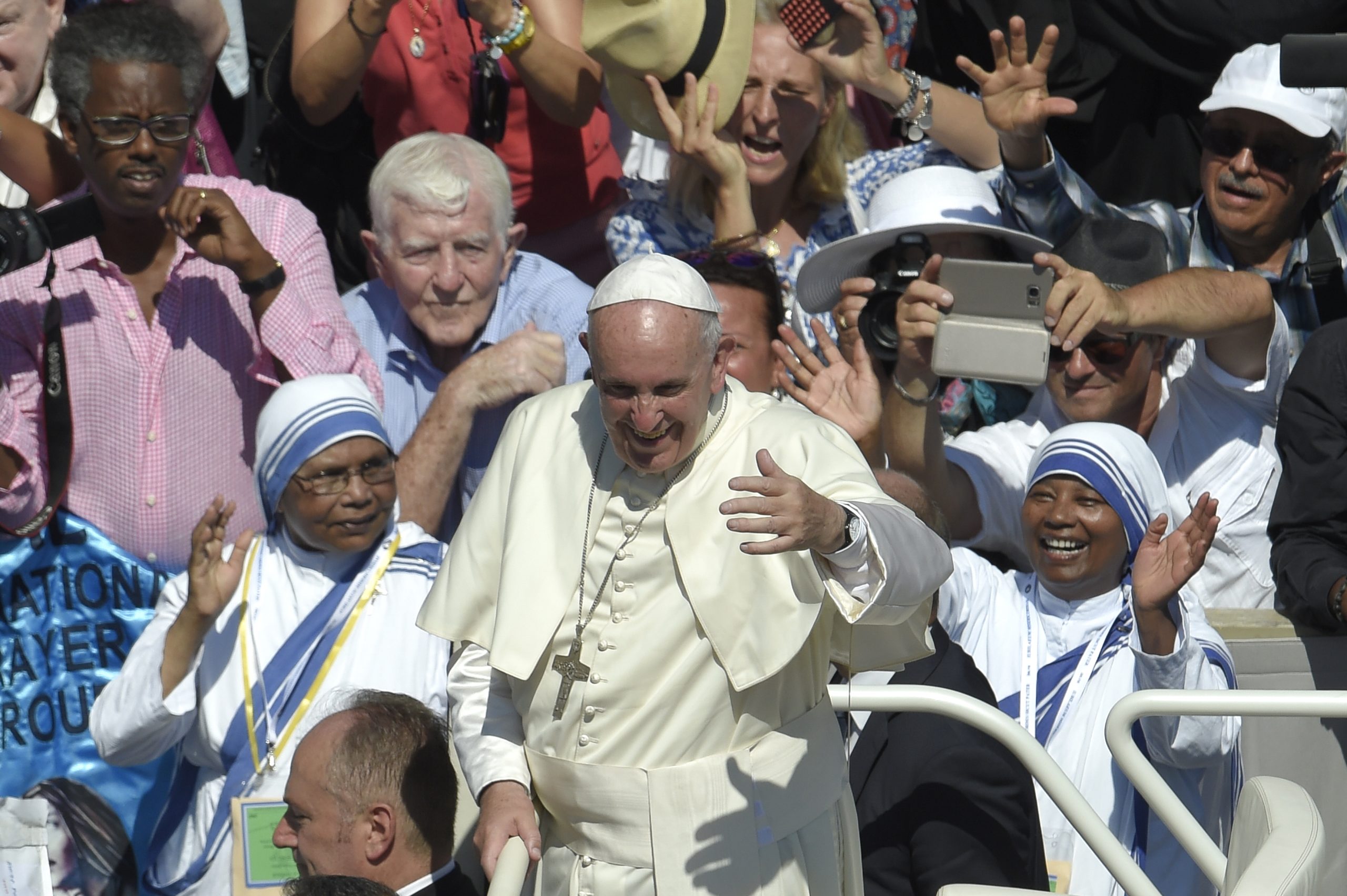 “Fantástico, conciliador, humano e único”. É assim que os portugueses veem o Papa