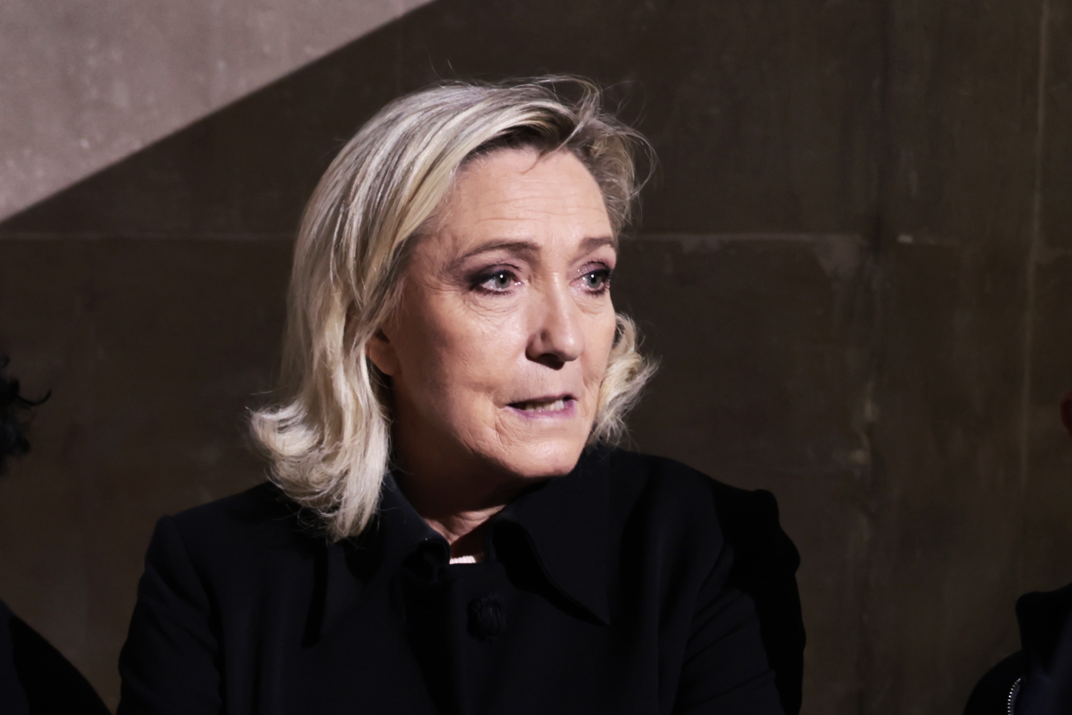 Marine Le Pen será julgada no outono por suspeita de desvio de fundos da UE