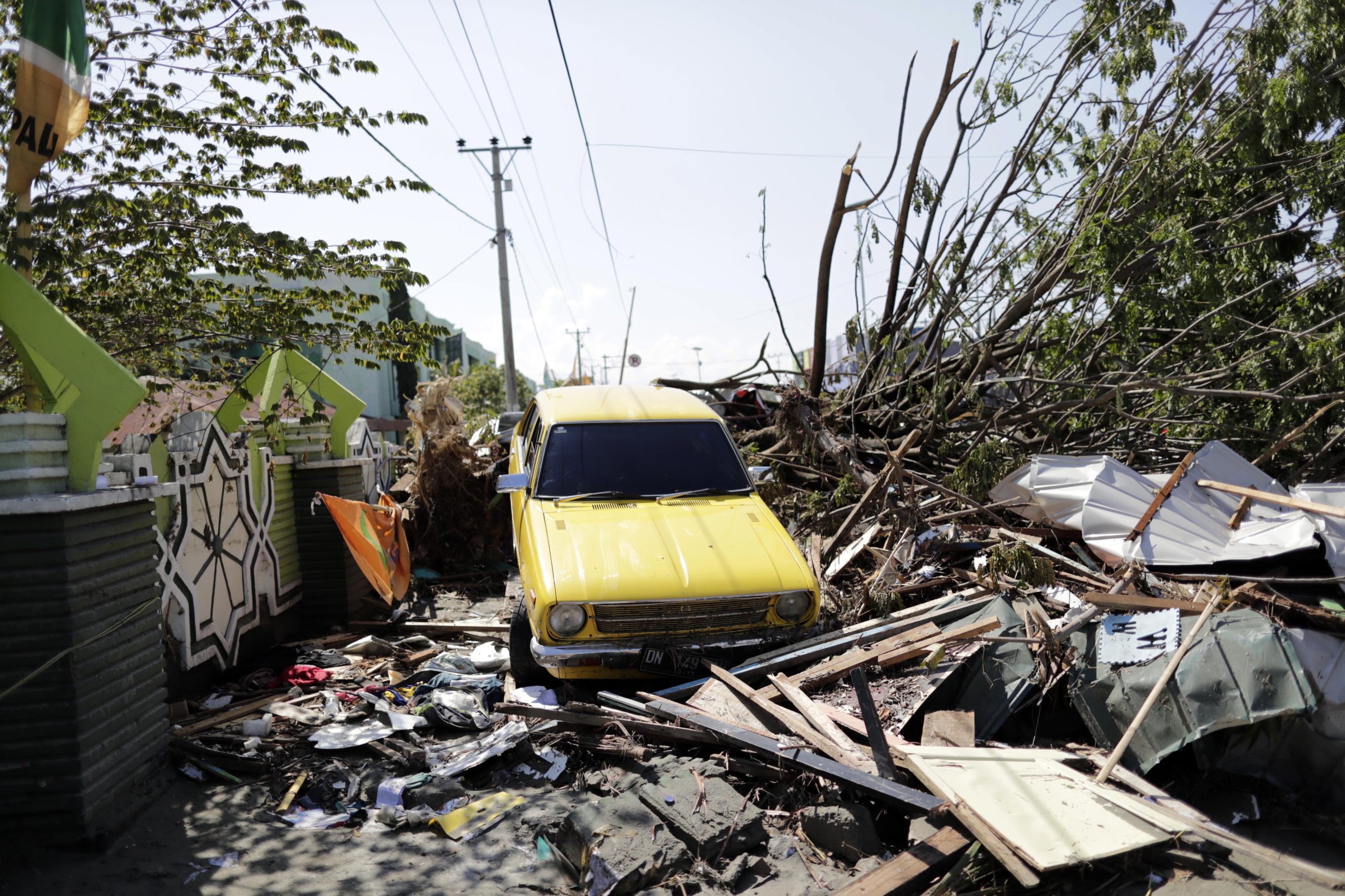 França propõe ajuda à Indonésia após sismo e tsunami que fez mais de 800 mortos