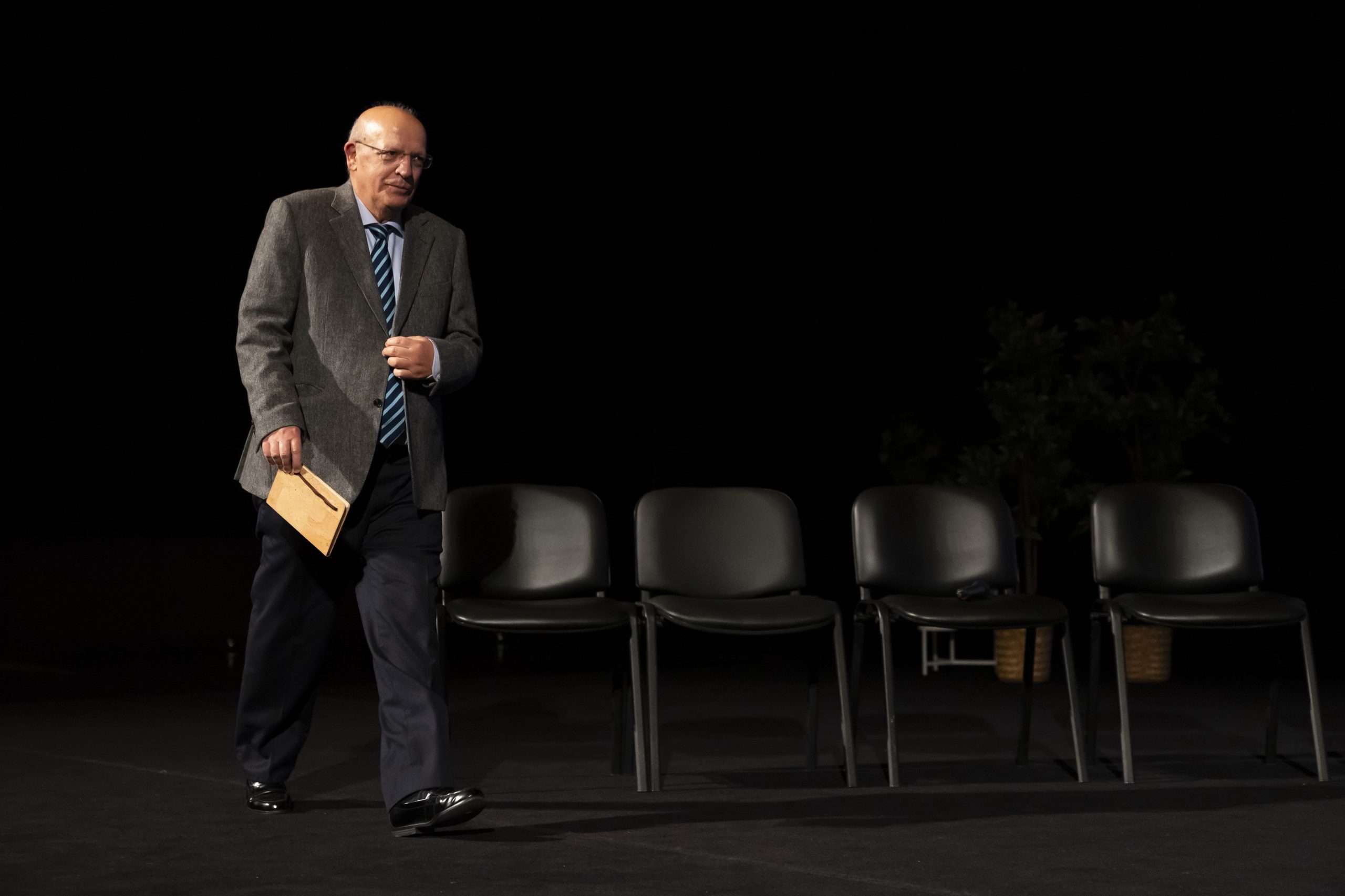 Santos Silva diz que PS tem um ciclo de governação a defender