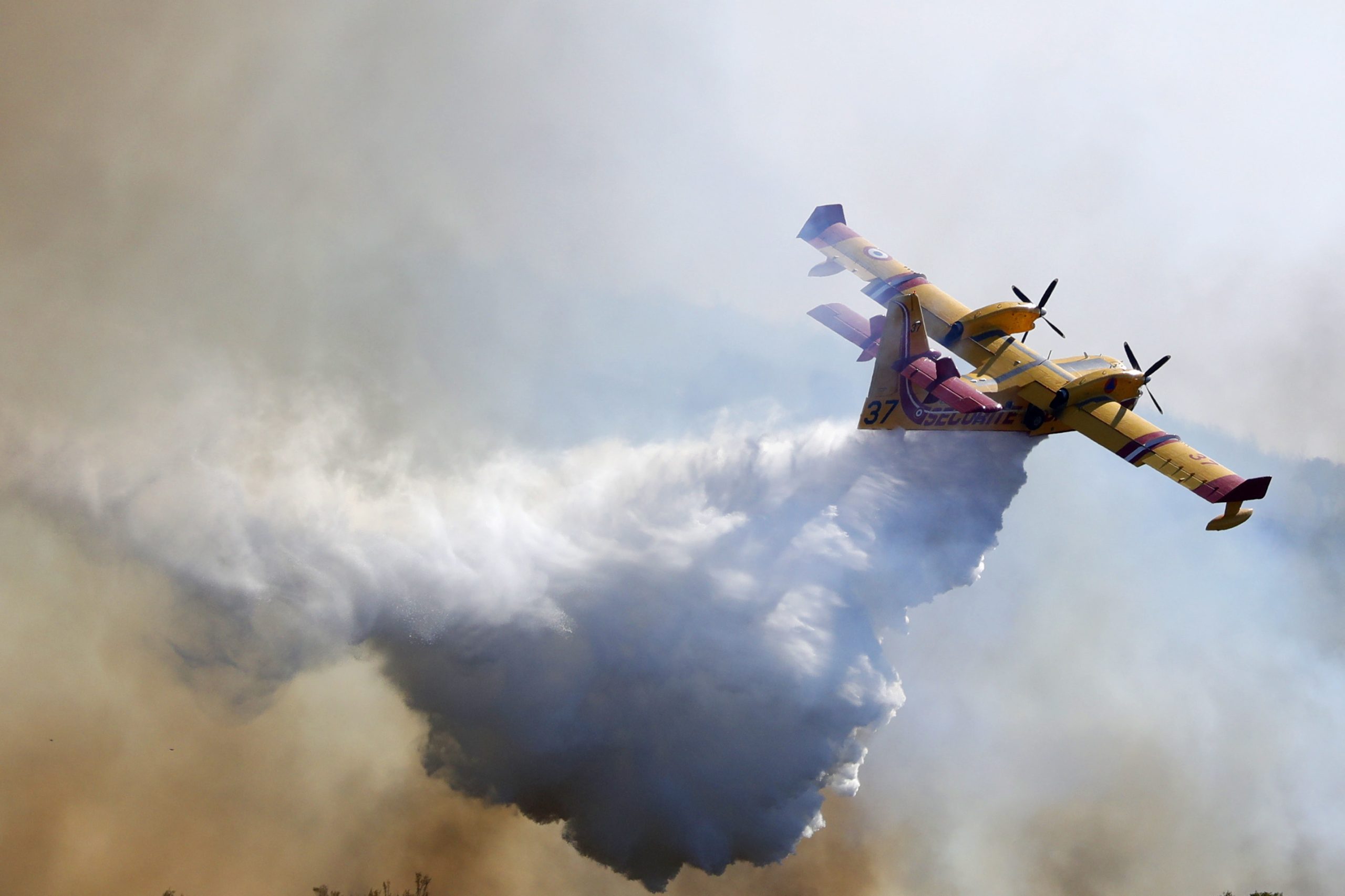 Incêndios: Bulgária disponibiliza duas aeronaves após ativação do mecanismo Europeu de Proteção Civil