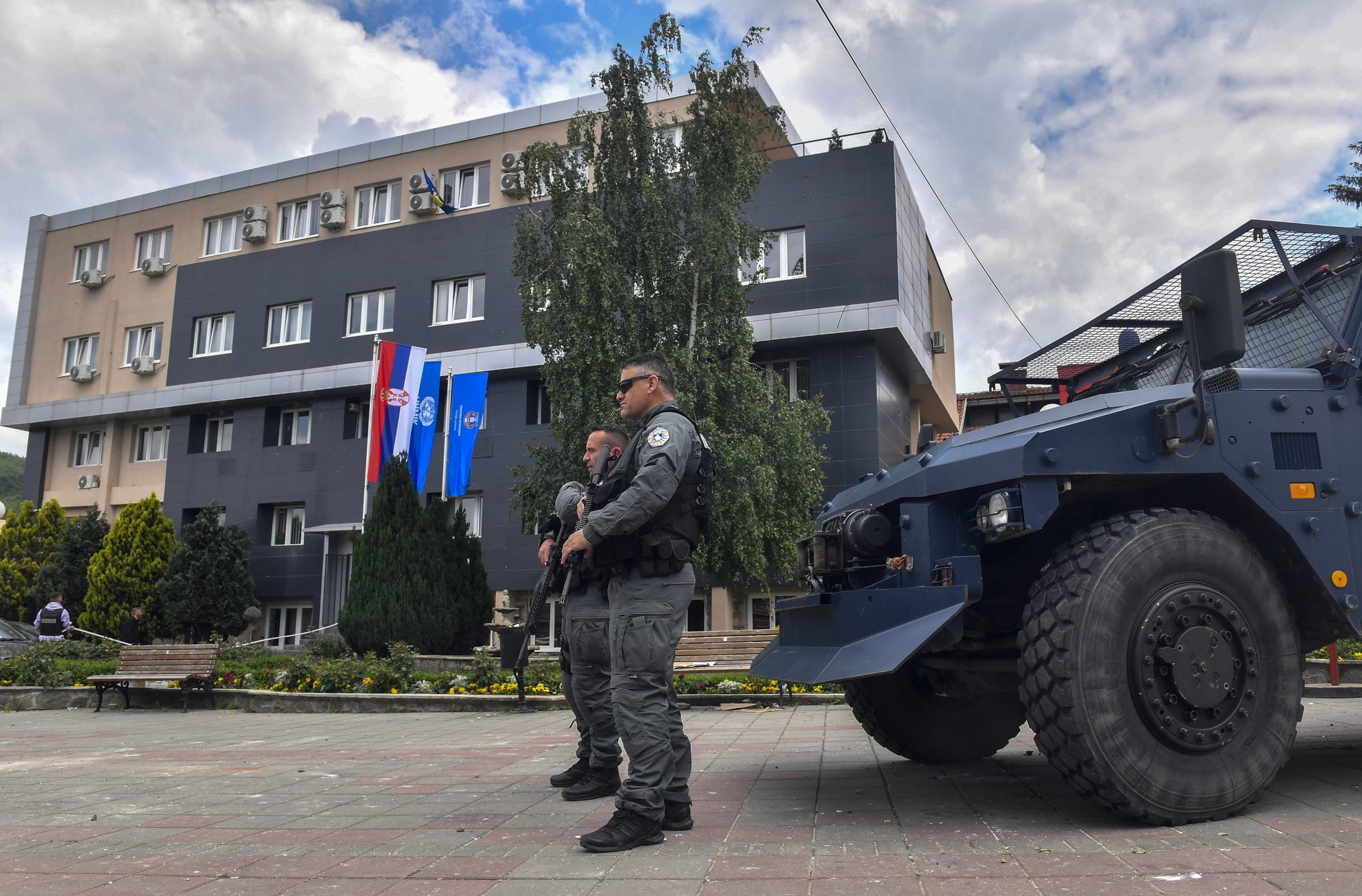 NATO enviou mais 700 militares para reprimir protestos violentos no Kosovo