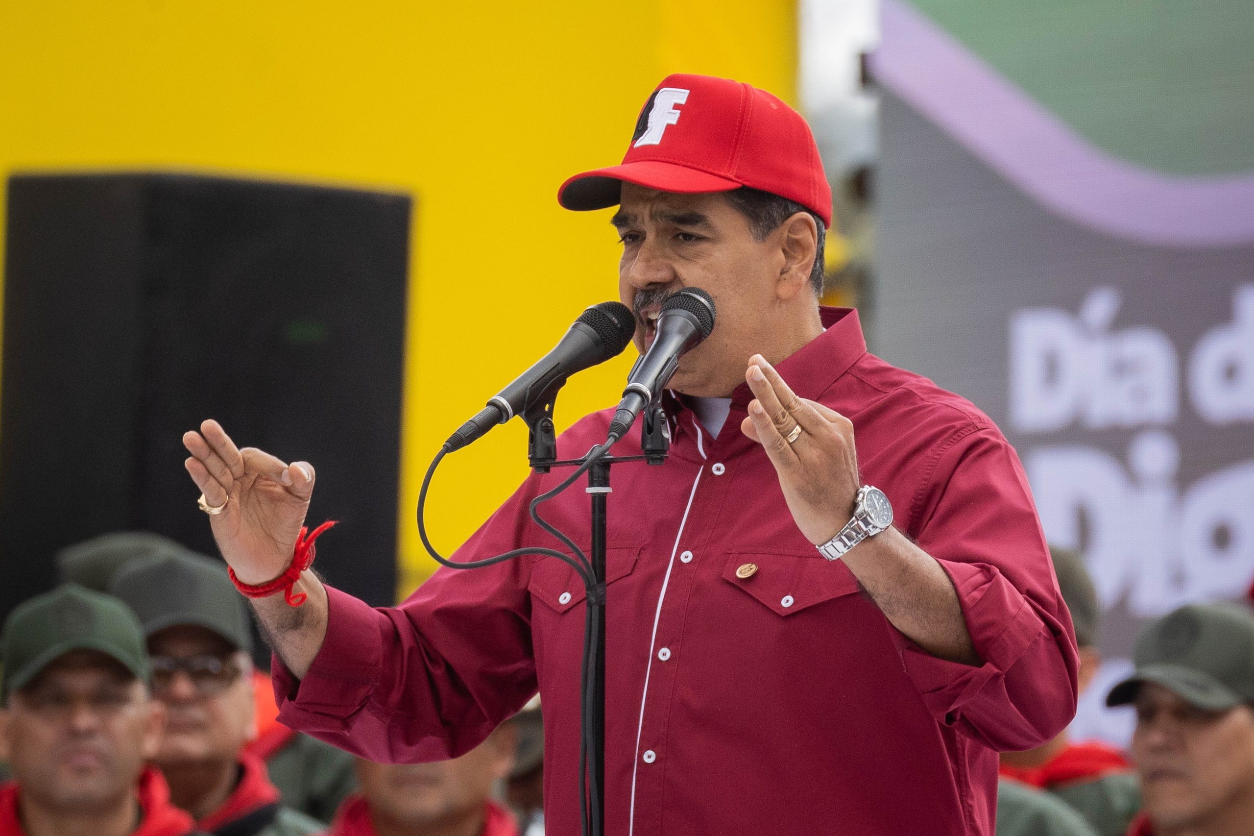 Nicolás Maduro acusa EUA de pirataria após apreensão de petroleiros venezuelanos