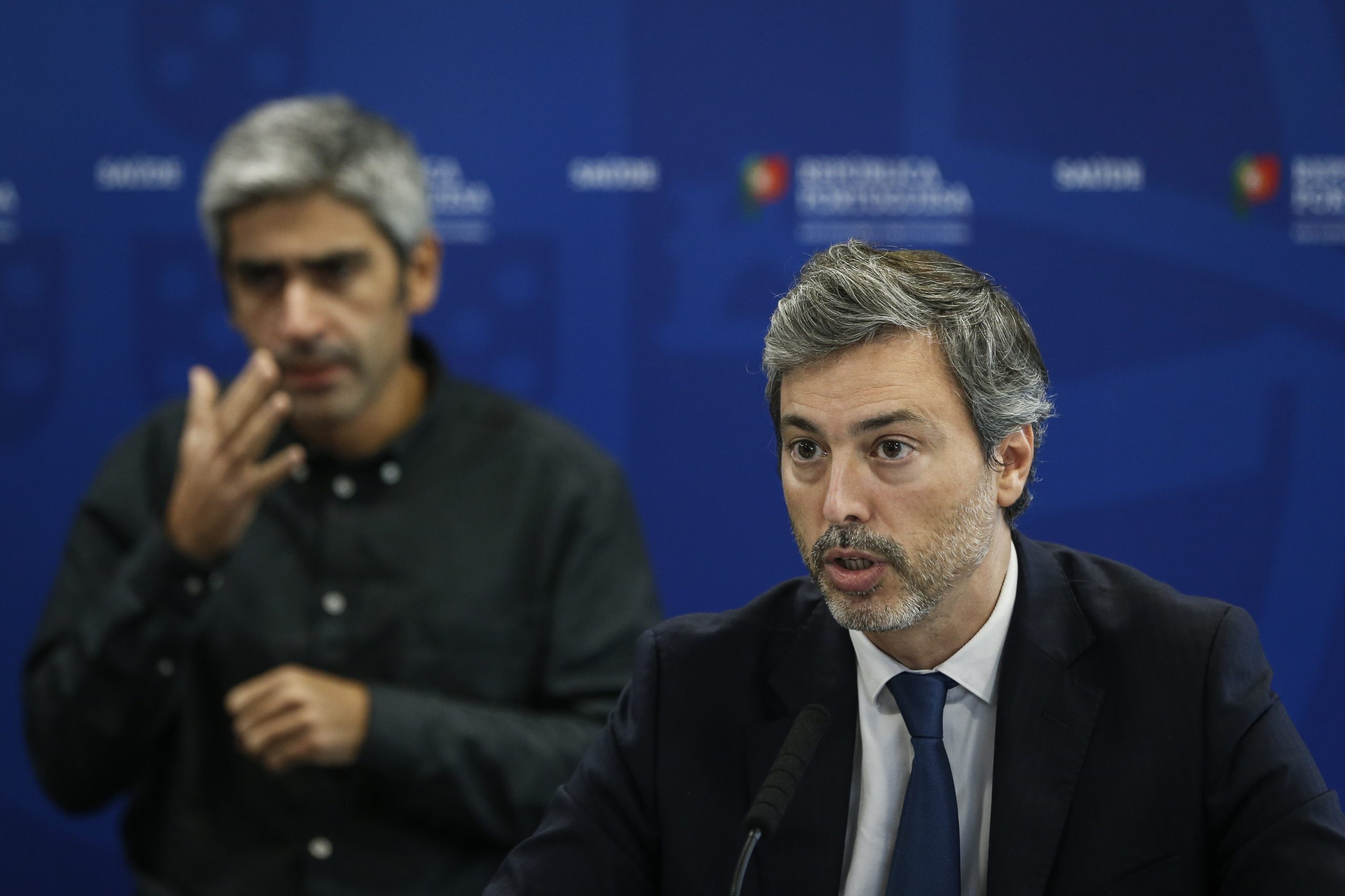 Covid-19: Serviços partilhados já enviaram 10 mil telemóveis para os centros de saúde