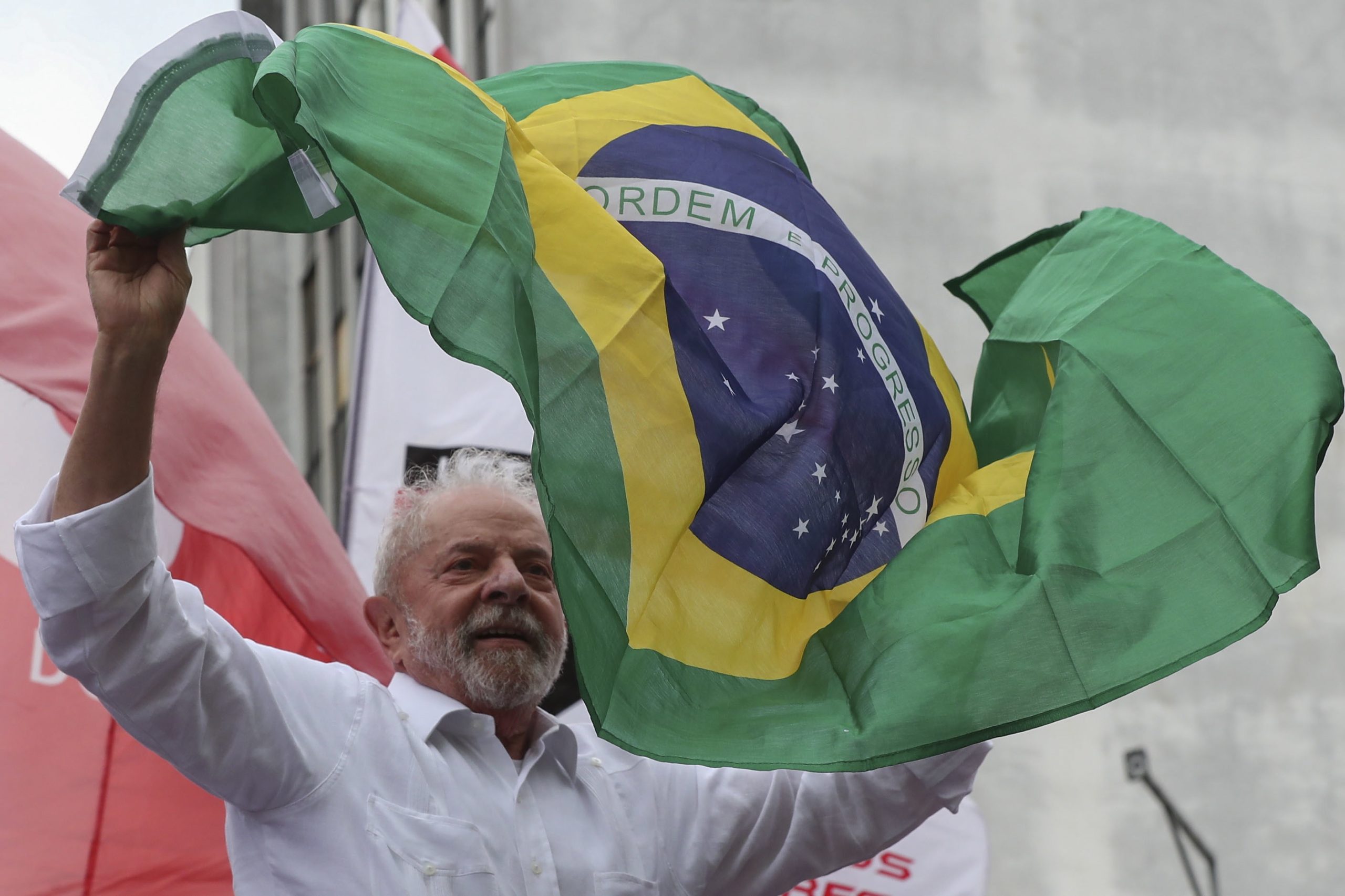 Lula ganhou, mas nas redes sociais fala-se mais dos seus dedos